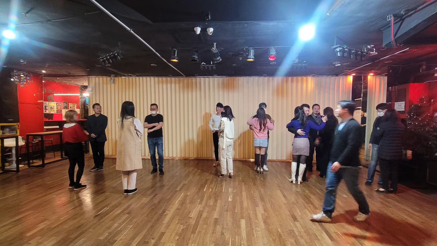 소라와 재좀바가 진행하는 키좀바 강습이 핫해져서 많은 분들이 찾아오셨어요!
홍대 라틴댄스의 메카 보니따에서 열리는 키좀바 강습~♡
#키좀바#키좀바강습 #보니따#홍대