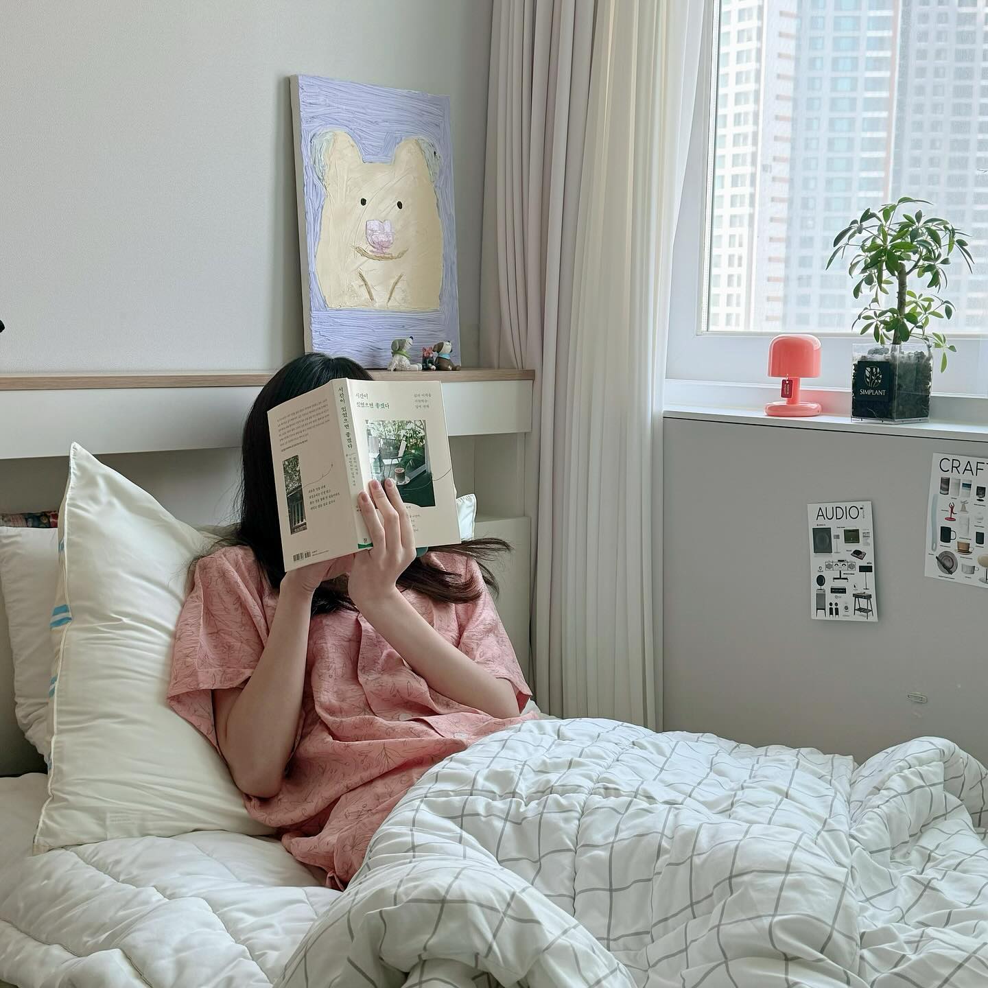 #협찬 
.
자연소재로 만들어 자극없이 시원하고 상쾌한 터치감까지
부드러운 인견잠옷🫧
패턴디자인을 자체 개발하여, 유니크한 디자인들이 모두 맘에 들어 고르기 힘들었는데요!

디자인도 예쁘지만 몸에 거슬림 없이 감싸주는 느낌과
피부 표면의 온도를 낮춰주어 쾌적한 기분이 정말 좋네요➰
인견 및 면혼방 2가지 라인업으로 촘촘하게 짜여져 구김이 없고 탄탄한 내구성이 돋보여 고급스러움까지 뿜뿜💕

너무 깊지도, 갑갑하지도 않은 네트라인으로 편안하게 활동 가능해서 집에선 무조건이죠!🥰

국가인증 기관, kotti의 검사를 통과한 안전한 원단 및 품질과
F 사이즈부터 2XL까지 사이즈가 다양해서 신혼 부부나 연인, 가족, 친구들에게 선물하기 좋은 파자마랍니다➰
선물포장도 가능해서 선물용으로 굿굿!🎁✨
.
.
.
nbmart_official
#잠옷 #인견잠옷 #여름잠옷 #반팔잠옷 #여자잠옷 #남자잠옷 #커플잠옷 #커플파자마 #파자마파티 #잠옷선물 #파자마추천 #이너쿠키 #이너쿠키홈웨어 #이너쿠키잠옷