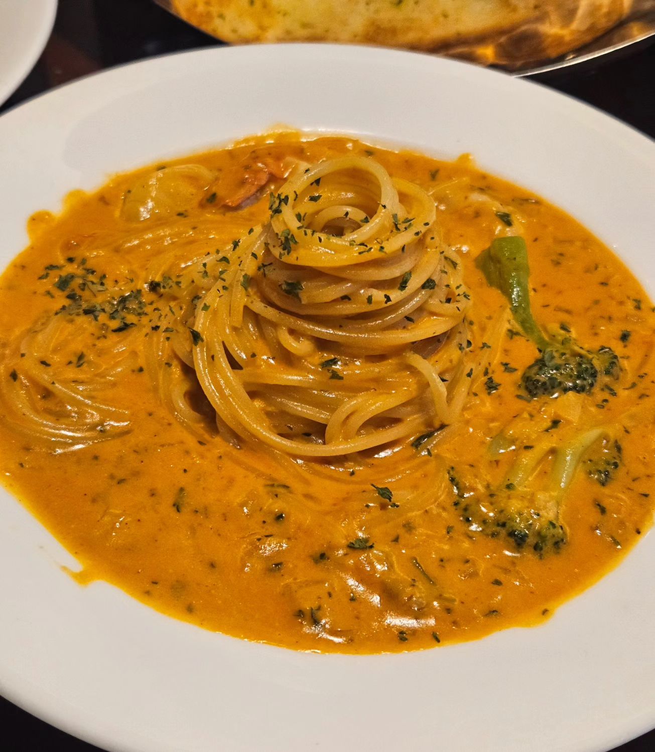 #협찬 vincero_sanbon 

잔잔한 분위기 맛집 🍽

🦐해산물이 잔뜩 들어있어서 비주얼도 좋고 맛있음
(할인 메뉴랑 세트 메뉴 구성이 좋아서 가성비👍🏻)

 #빈체로파스타 #빈체로산본점 #산본파스타 #산본역파스타 #산본맛집 #산본역맛집 #산본데이트 #산본역데이트 #산본로데오거리 #파스타 #맛집 #산본파스타맛집 #산본피자 #산본