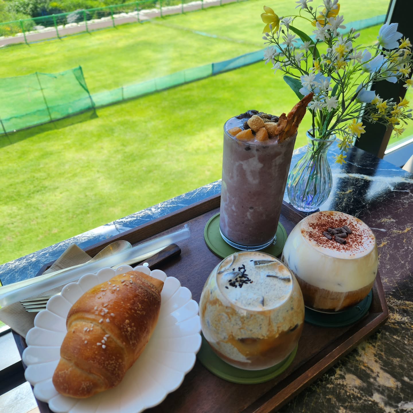 울주 힐링카페에서 즐기는 커피 한 잔의 여유😍

#카페평원 #울산카페 #울산카페 #울주카페 #언양카페 #영남알프스 #alwayshappyrinya