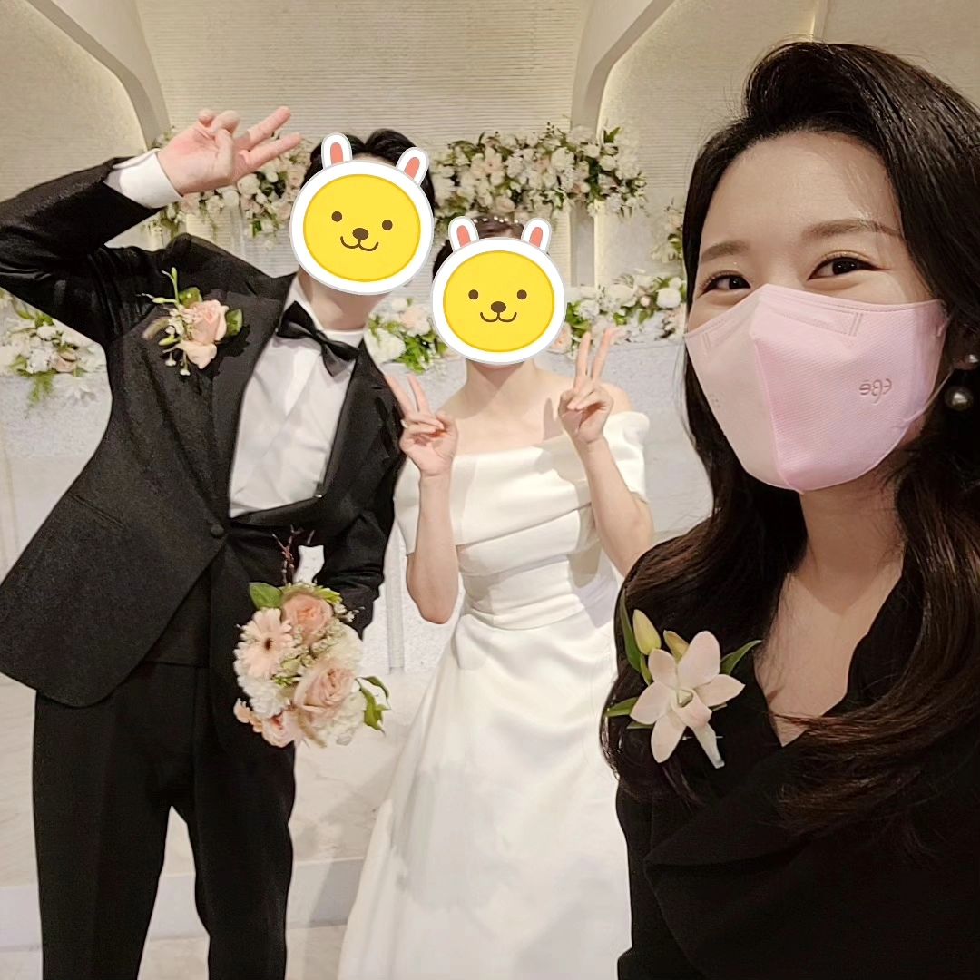 #디엘웨딩홀 #결혼식사회자

신랑,신부님😊 잘 지내구 계시죠??
두 분 문뜩 생각이 나서~ 카톡 찾아보구 이제서야 올립니다❤️

대학교 2학년 때 만나서~ 11년동안 한결 같았다던 두 분😍
종종 생각이 나더라구요~^^ 이 맘 변치 않구 오래오래 서로 아껴주고~ 사랑하며~ 행복하게 사셔용 두 분🥰

#디엘웨딩홀 #결혼식사회 #결혼식사회자 #부산결혼식사회자 #여자결혼식사회자 #최성이 #최성이아나운서 #아나운서결혼식사회자 #아나운서결혼식사회 #예식사회자 #🎤