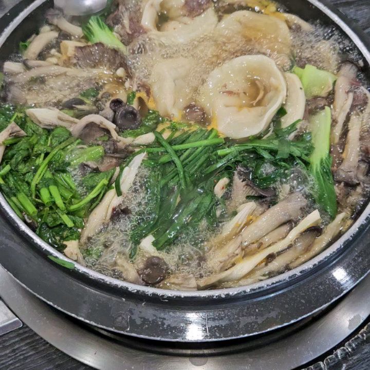 #만두집 본점
이름값 하는 만두전골집!
#만두전골 +추가만두+#칼국수 까지 해서 2만원😄
맛과 가격이 충격적인 곳.

#하남만두집 #만두