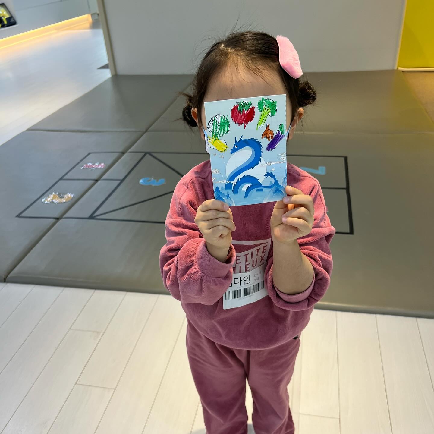 방학이 너무 길다보니 돌봄이 가능한 키즈카페들 위주로 알아보다가 째깍섬일산점 방문! 
프로그램 다양하고 선생님들이 아이들 너무 잘 놀아주셔서 아이가 가기 싫어해서 시간 추가추가 추가 + 무한 추가 됨 덕분에 엄마도 좀 쉬었다 ㅋㅋㅋㅋㅋ

#째깍섬 #째각악어 #아이들나라 
#째깍섬일산 #키즈카페추천 
tictoc_island