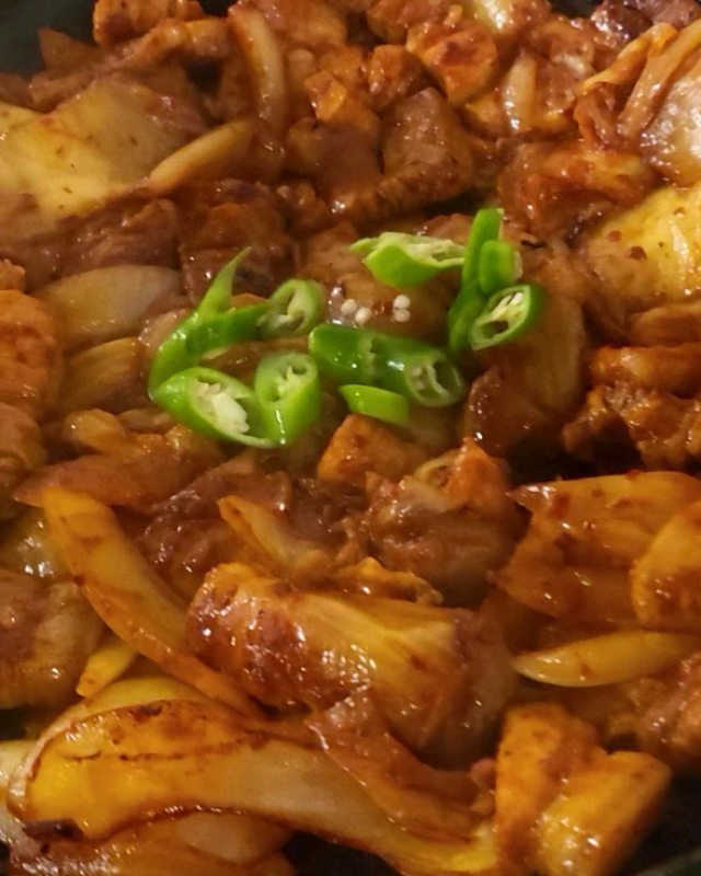 [야탑역맛집] 정통집

야탑근처 사는 친구가 소개시켜준
정통집 !

김치와 고기의 조합이 훌륭해~
술 안주로 딱! 또 가고 싶은 찐맛집임

🚩경기 성남시 분당구 성남대로926번길 6 211호 정통집 분당야탑역점
⏰️15시 ~ 02시 

#정통집분당야탑점 #정통집 #야탑맛집 #야탑맛집추천