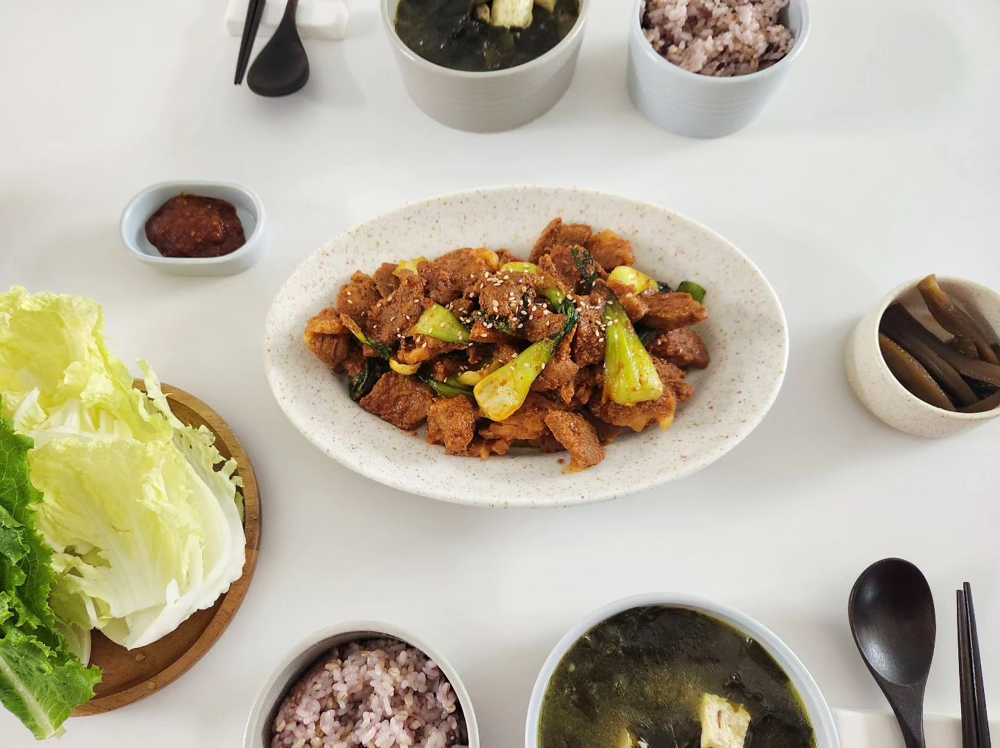 #협찬

🥩여러분, 제가 정말 맛있는 고기 알아냈어요‼️

바로 고향미트의 마라왕구이에요❤️

정말 생각보다 너무 맛있어요!:)
거짓말 1도 안보태고 남편이랑 감탄하면서
순삭했어요🙈🩷

먹고 화장실은 갔지만🤣🤣🤣

🔥맵기는
첫입은 음? 안매운데? 어? 먹을수록 맵네?
근데 맛있게 매워서 멈출 수 없네🥵🥵였어요

마라맛이 딱 한국인이 좋아하는정도고
그냥 양념자체가 너무 맛있어요 ㅎㅎㅎㅎㅎㅎ

굽다가 청경채 같이 넣어서 볶아줬는데
진짜 엄청 맛있더라구요🤩

❤️진짜 최애 메뉴로 등극했어요❤️

#마라 #마라탕 #마라왕구이 #고향미트