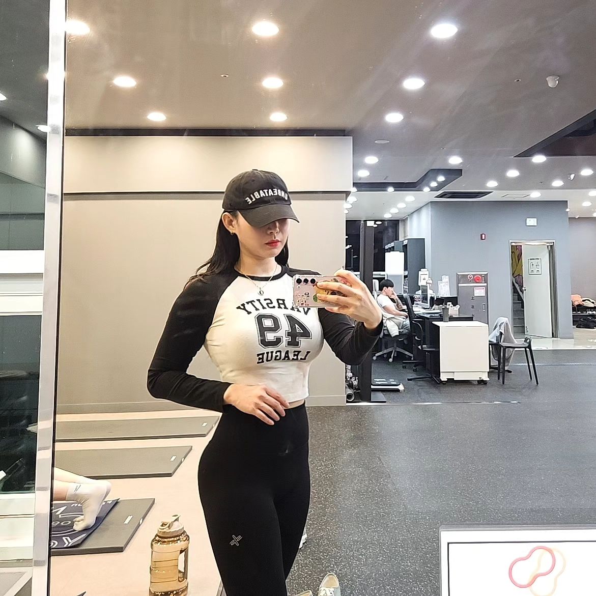 손 왜저래?