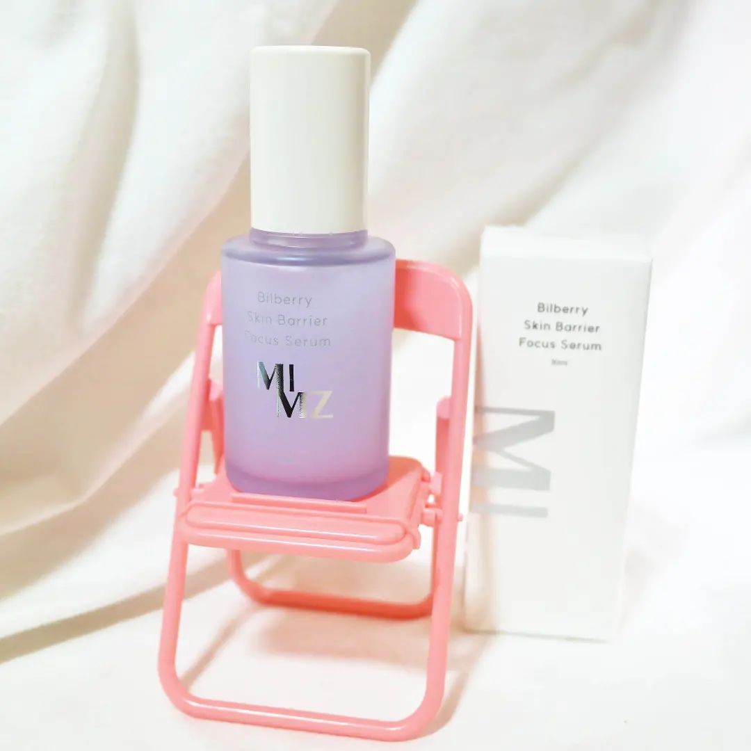 #협찬 

🍒밈즈 빌베리 스킨 배리어 집중 세럼🍒
30ml / 29,000원 

쌀쌀한 지금 날씨에 보습부터 진정 그리고 안티에이징까지 한 번에 케어할 수 있는 올인원 수분 세럼을 가져와 봤어요. 
🍒밈즈 빌베리 스킨 배리어 집중 세럼🍒은 북유럽 야생 지역에서 자생한 빌베리 추출물을 사용하고 있는데 이 안에 항산화에 도움 되는 안토시아닌 성분이 함유되어 있어서 슬로우에이징에 효과가 있어요.
게다가 피부 장벽 강화와 수분 충전으로 유수분 밸런스를 맞춰주기 때문에 피부를 건강하게 만들어 줄 수 있어요. 
그리고 천연 성분 고유의 특성으로 보랏빛을 띄는데 덕분에 세럼을 바를 때마다 기분도 좋아지더라구요. 
스포이드를 열기만 해도 제형이 차 있는 자동 스포이드 타입으로 양 조절도 편리하고, 예쁜 보랏빛을 띄는 수분감 가득한 텍스처로 산뜻하게 흡수되고 나면 피부 속부터 차오르는 반짝이는 수분광을 만날 수 있어요. 
피부 저자극 테스트도 완료해서 피부 타입 상관없이 민감한 피부도 편안하게 사용할 수 있답니다! 🍒밈즈 빌베리 세럼🍒으로 슬로우에이징 촉촉하게 시작해 보세요!

#화해 #화해SNS리뷰단 #밈즈 #빌베리세럼 #수분세럼 #진정세럼 #진정 #빌베리 #항산화 #슬로우에이징