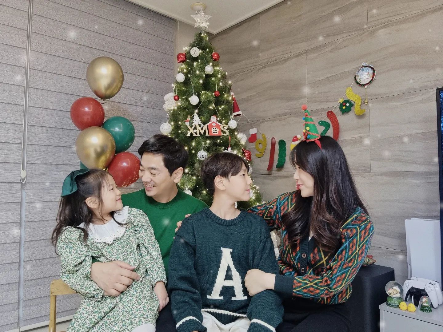 #２０２３１２２５ 

지남매네
메리크리스마스🎄

#클쓰가족사진👨‍👩‍👧‍👦