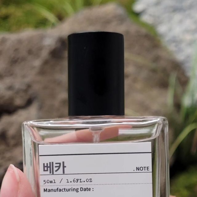 베카 | Guia em Seul | Roteiros personalizados on Instagram: "🇧🇷 Ontem fiz pela 1⁰ vez o meu próprio perfume ~ foi algo novo que fiz aqui em Seul e por incrível que pareça foi muito divertido, poder aprender um pouco e poder ter o meu pr