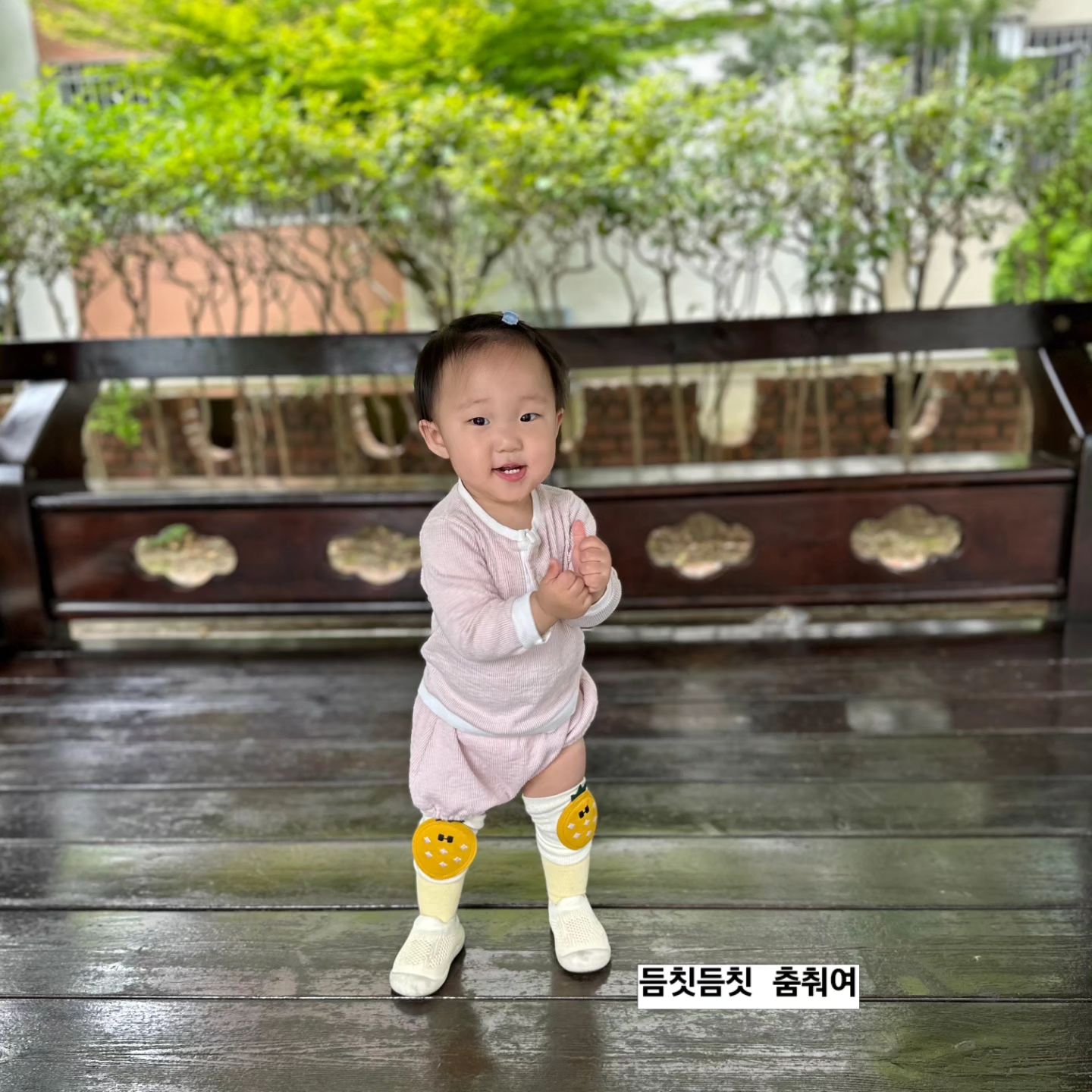 놀이터데이트 율엉니랑 
춤을 춰여 🎵🎵
듬칫듬칫듬듬칫칫

#17개월진입 
ram._.mmm