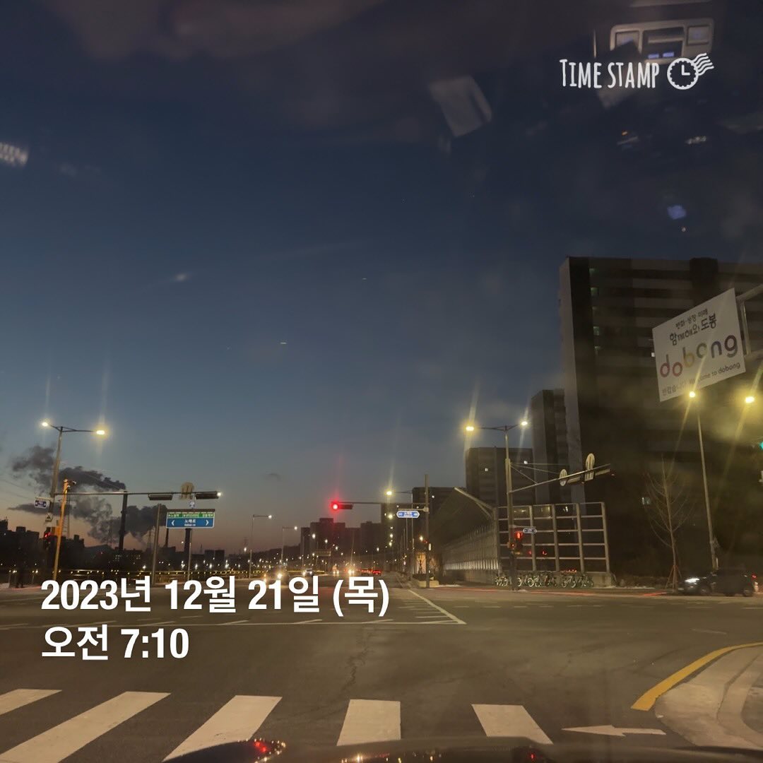 #굿모닝

영하14도 실화냐~ㅋㅋ

보통 수영하고 몸무게를 재는편인데
오늘은 수영전후 둘다 측정해보았다

수영후 600g 정도 빠져있는걸 확인
물론 밥먹으면 또 찌겠지만 운동의힘을
한번 체크해본 시간이였다 ㅎ

#수영스타그램 #운동스타그램💪 
#운동일상 #수영일기 #운동하는남자 
#일상 #체력은국력 #주식회사이현동