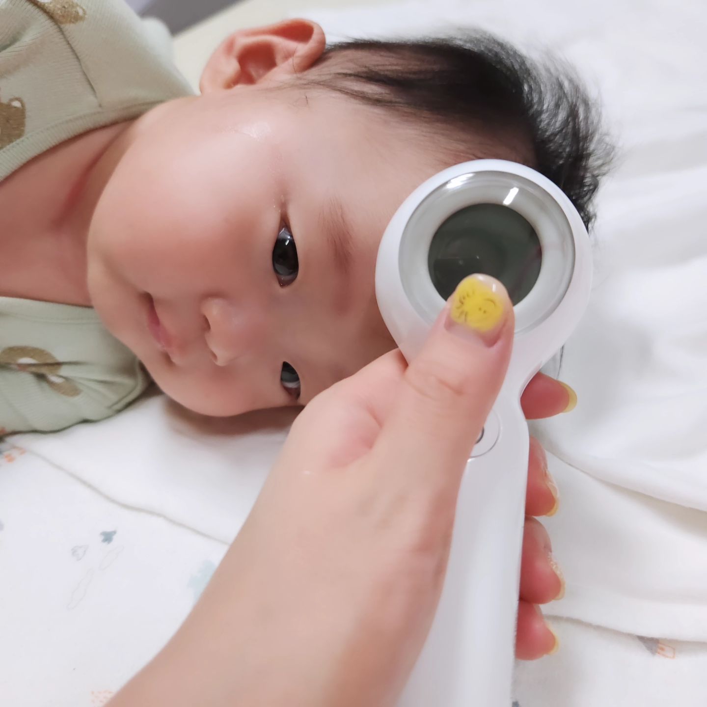 #협찬 

쌍둥이 예방접종 후에 제일 무서운건 접종열!!
아직까지 큰 일은 없었지만 고열 오르는건 언제가 될지 모르는 일이라
항상 준비해두어야하는 체온계!

가온이때 준비했던건 요즘 오류가 잘 나서 새것 알아보던중
세아이가 사용하는 것이니까 비접촉이 좋을 듯 해서 골랐는데 위생적으로 사용하라고 뚜껑도있고 소리 끌수도 있어서 좋음!!

아가들~ 이마 딱 대🤒

#체온계
 #아기체온계
 #신생아체온계
 #비접촉체온계
 #접촉체온계 
#귀체온계
  #위아헬스케어
