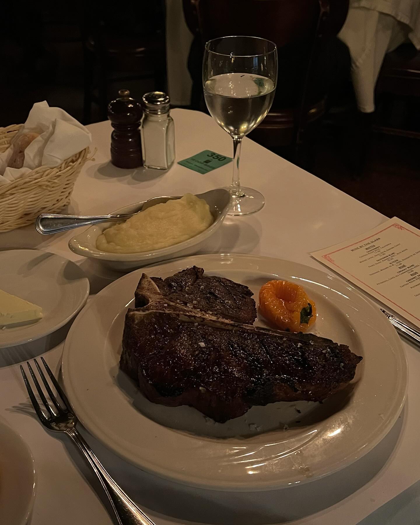 🇺🇸 Actually I went to New York to eat 
“KEENS STEAKHOUSE” 🥩🍴🥔 
and took pictures whenever I could see myself through the mirror because I was alone o̴̶̷̥᷅⌓o̴̶̷᷄ 

1. KEENS STEAKHOUSE 
2. On my way to NY ✈️
3 ~ 5. MOMA (I should've bought all the caps in colors)
6. SUMMIT One Vanderbilt 
7. Cold and exhausting day
8. With Morning coffee like a Newyorker (…)
9. Dumbo bridge
10. The Metropolitan Museum of Art

#ny #nyc #newyork #keenssteakhouse #moma #summitonevanderbilt