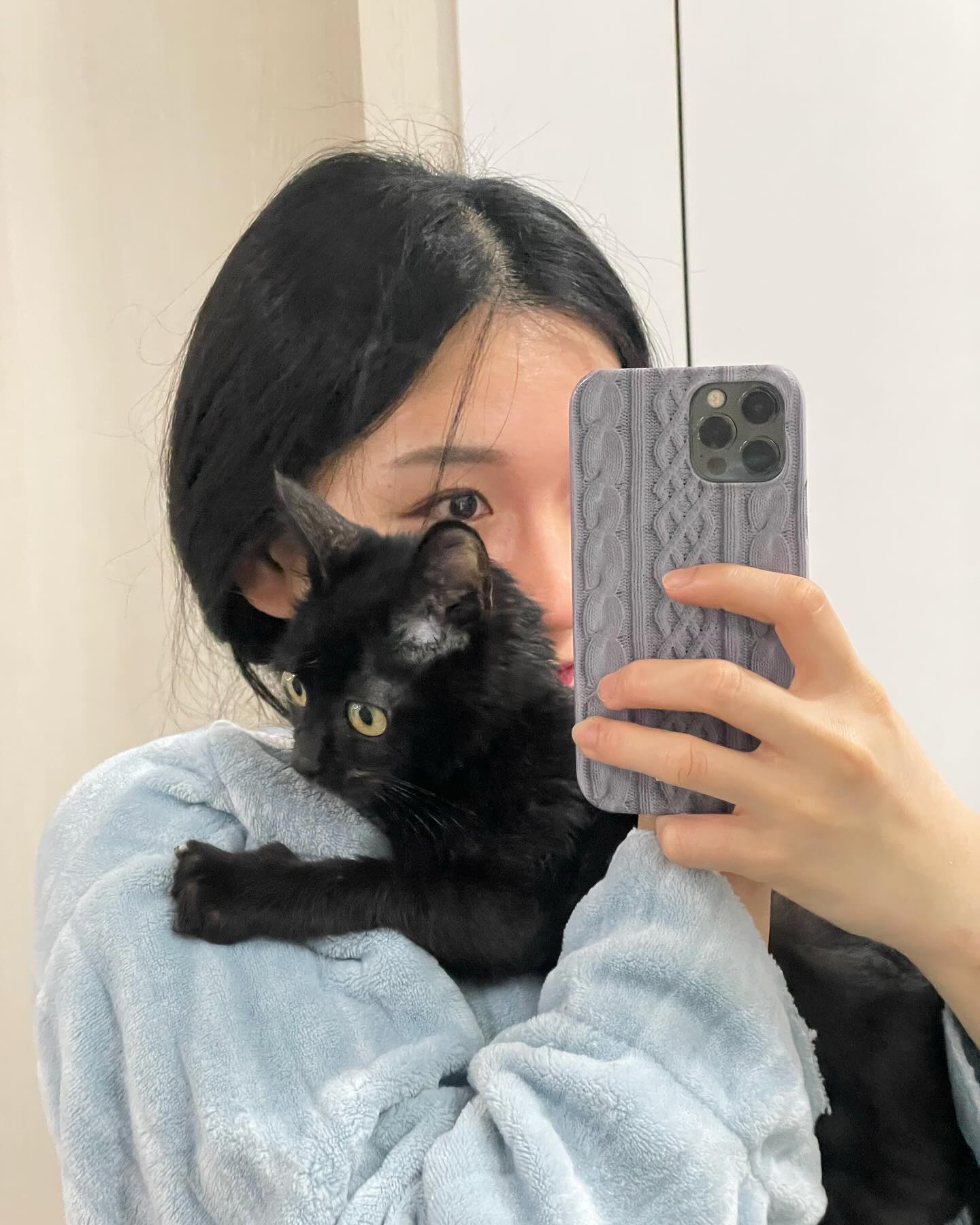 깜디 유치랑 털 담은 목걸이,,(๑˃̵ᴗ˂̵)🖤
내 전부를 다 바쳐 사랑해 - !!!!! ❤️❤️
matisse_blue_