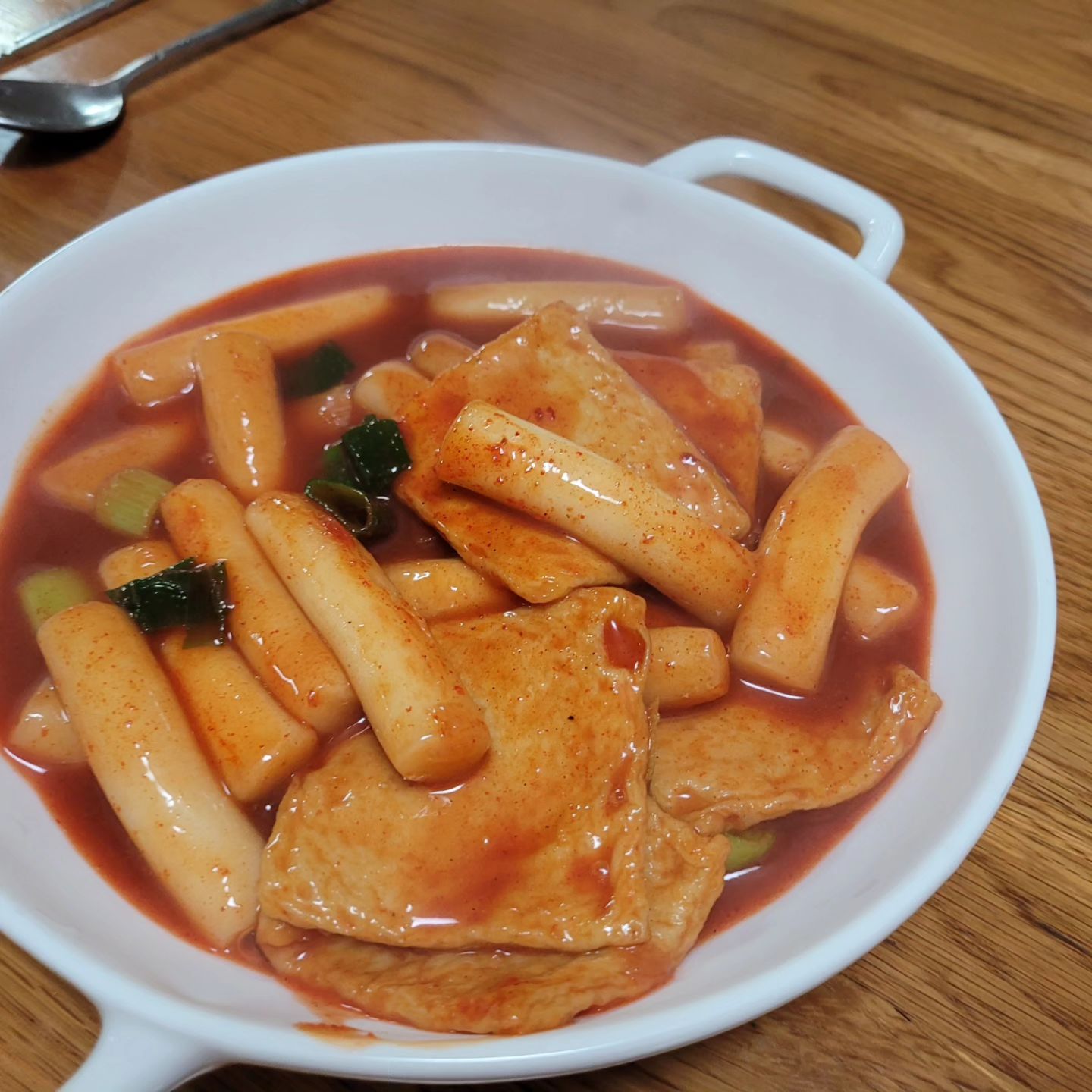 형기네 국물떡볶이 밀키트와 모듬어묵꼬치 밀키트를 주문해서 맛봤어요~
양도 넉넉하고 조리하기 쉽더라고요!
국물떡볶이는 매콤하면서도 달달한 맛과 쫄깃한 떡맛이 좋더라고요ㅎㅎ
모듬어묵꼬치는 생선살도 많아서 맛있고 국물도 시원해서 분식이 생각날때 먹기 딱! 좋은 맛좋은 맛이더라고요!

#인생건어물 #떡볶이밀키트 #형기네떡볶이 #국물떡볶이 #통가래떡볶이 #떡볶이맛집