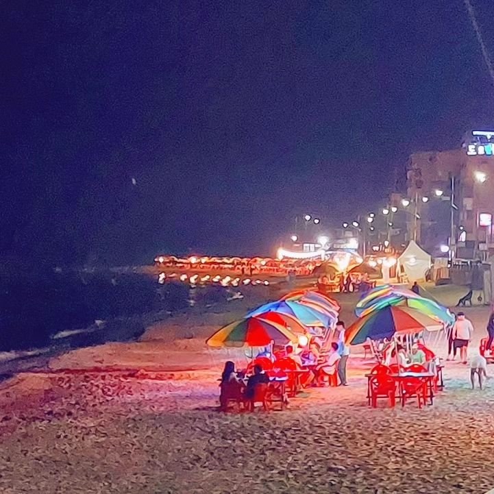 잠못드는 열대야에 꼭 필요한 낭만 한스푼

🏖강원도로 여행계획 있으신분들 이곳도 한번 방문해보세요
오직 여름에만 이용할 수 있는 해변포차
강원도에서는 여기가 유일무이하다는 점
낮부터 이용하시면 파라솔대여도 가능해요

🍺물놀이한 뒤 시원한 맥주마시면 을매나 맛있게요
어달밤의 시그니처는 홍새우무침인데 홍새우의 퀄리티 저하로 요즘엔 못한대서 아쉬웠지만

가리비회로 노선변경
살이 통통한 가리비회에 밤바다보면서 먹는맛도 너무 좋았지만
치솟았던 물가를 여기도 피해가지 못했어요

매년 방문하는데 매년 오르는 금액표를 보고 저도 큰맘먹고 간답니다
그래도 여행와서 분위기 씹어먹으러 가기 좋은 곳이에요!

대리운전비용은 천곡시내까지 18,000원정도 들어요

#동해 #동해맛집 #동해여행 #동해여행코스 #어달해변 #어달포차 #어달밤 #어달해변포차 #강원도여행 #강원도맛집