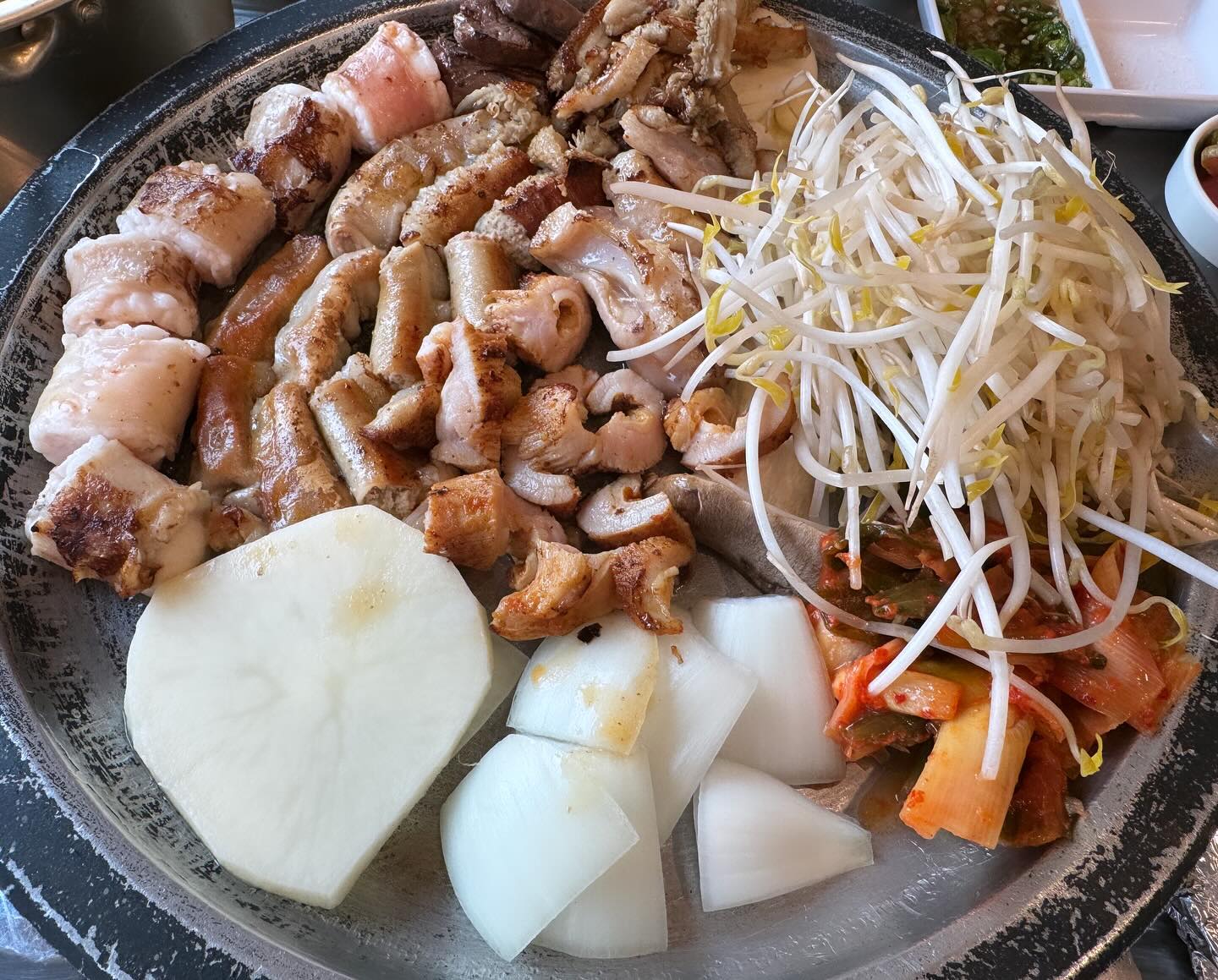 #선거날

마지막시간에 투표완료😍

저녁먹으로 집근처 곱창집으로
모듬구이에 맥주까지 냠냠
막둥이도 잘먹은 염통까지 굿👍

#봉담곱창 #봉담마포화곱창 #곱창맛집 #봉담2지구맛집
#다둥이네일상 #소통해요