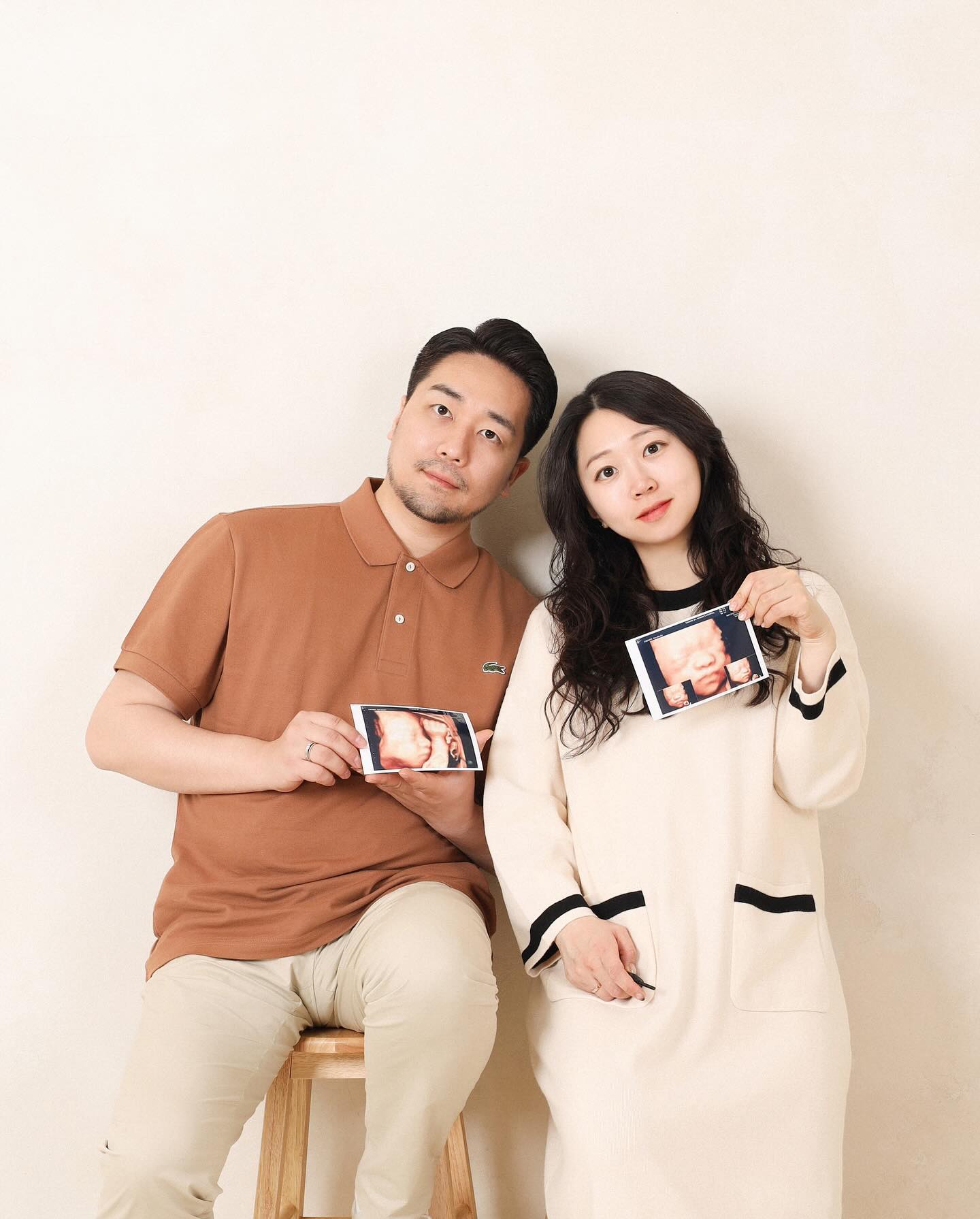 ‘귀뚤아 곧만나자 ’ 
셀프스튜디오 추억쌓기🫶
이 때 아님 언제찍나 라는 생각으로 찍었네요 🤣

#셀프만삭사진 #만삭사진 #셀프스튜디오 #스튜디오 #임신31주차