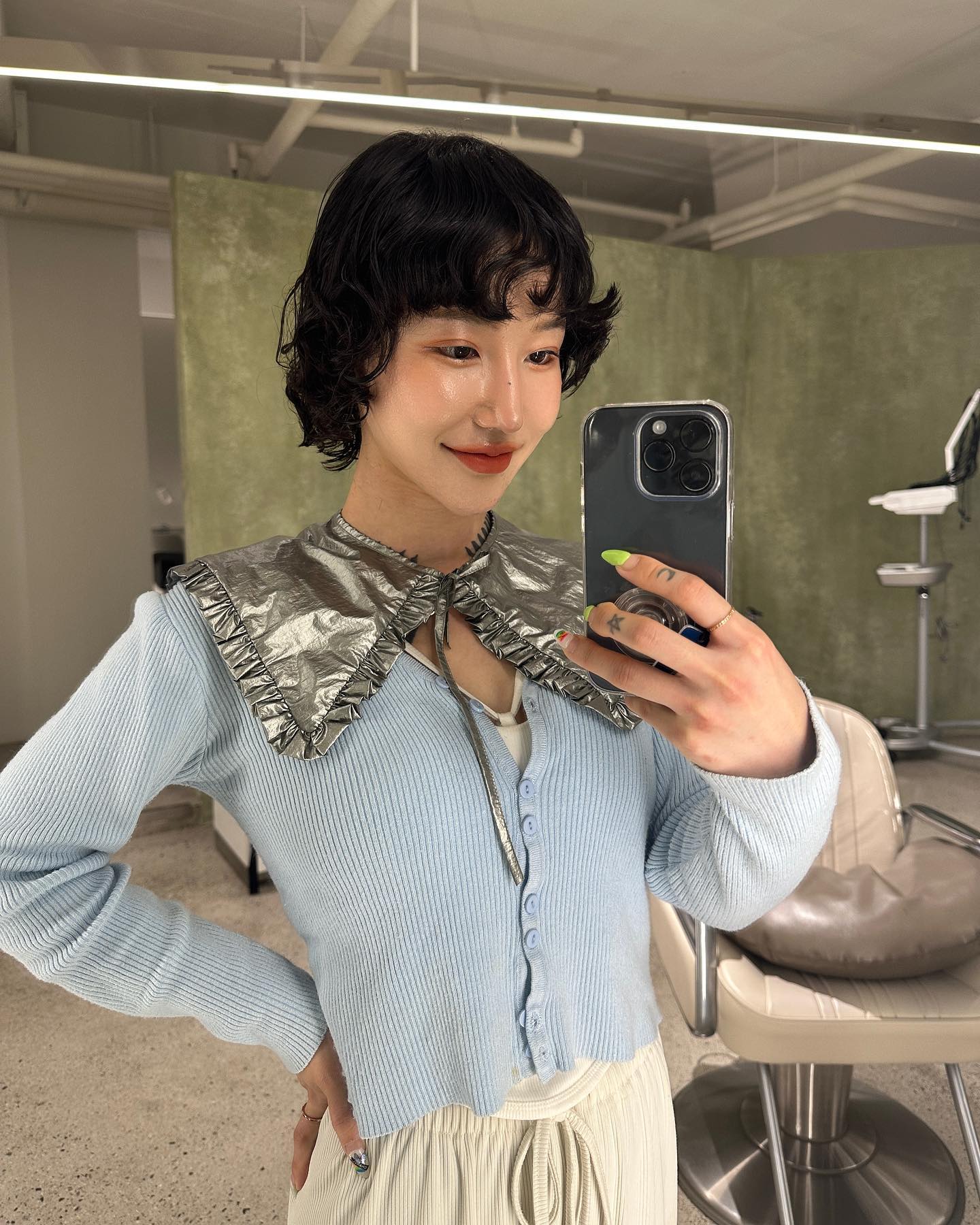 내 콤플렉스 곱슬머리를
예쁘게 살려서 컷트와 스타일링을 해주신
디자이너쌤 마법사같아요 💗
hyung_wook_ko
