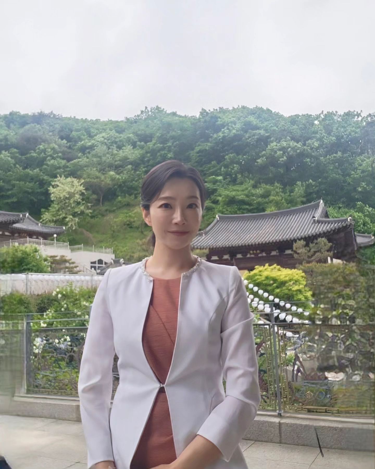 불기 2568년 부처님오신날을 맞아 천년사찰 , 한국불교태고종 청련사에서 봉축법요식이 거행되었어요!🏯
.
 국회의원및 시, 군, 구 의원들과 내외빈분들 모시고 관불의식부터 육법공양, 법문까지 신라시대부터 내려오는 의식을 하나하나 정성스럽게 재현하며 올린 자비가 가득한 법회가 이어졌습니다. 
.
들어서는 순간부터 압도적인 청련사의 위엄에 놀라고,
부처님의 가르침을 전하는 법문에 감명받고
나오면서는 두리랜드와 가나아트파크를 보고 내년에는 더욱 서둘러야겠다는 다짐까지 하고옵니다🤣😆😆
.
종교를 불문하고 화합과 평화를 이루는 한 해를 기원합니다!🙏
.
내 전우, 그 산에서 무전받았니ㅋ sunyoung_jang_덕에 감동어린
#부처님오신날 완성💕💕💕
#천년사찰
#청련사 🏯
