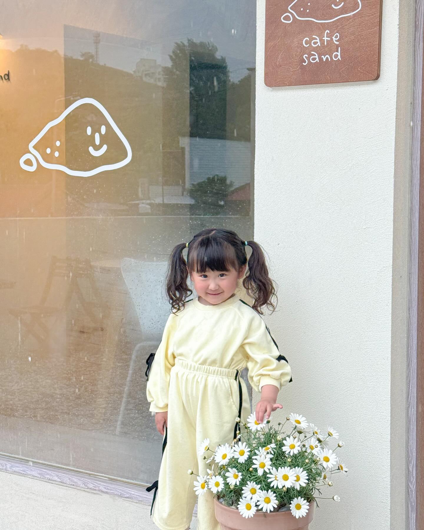 비오는 어린이날도 신나게 보낸 어린이들🌼💛

하루종일 종이접기 그림그리기 하며 잘놀아준 의젓한 5세들 너무 이뻐..💛 남은 봄은 이제 비 그만 와~~~

#5세 #5살딸 #5살딸 #아기랑카페 #아이랑카페 #예스키즈존 #남해카페 #카페샌드 #남매 #남매룩 #남매쌍둥이 #쌍둥이육아