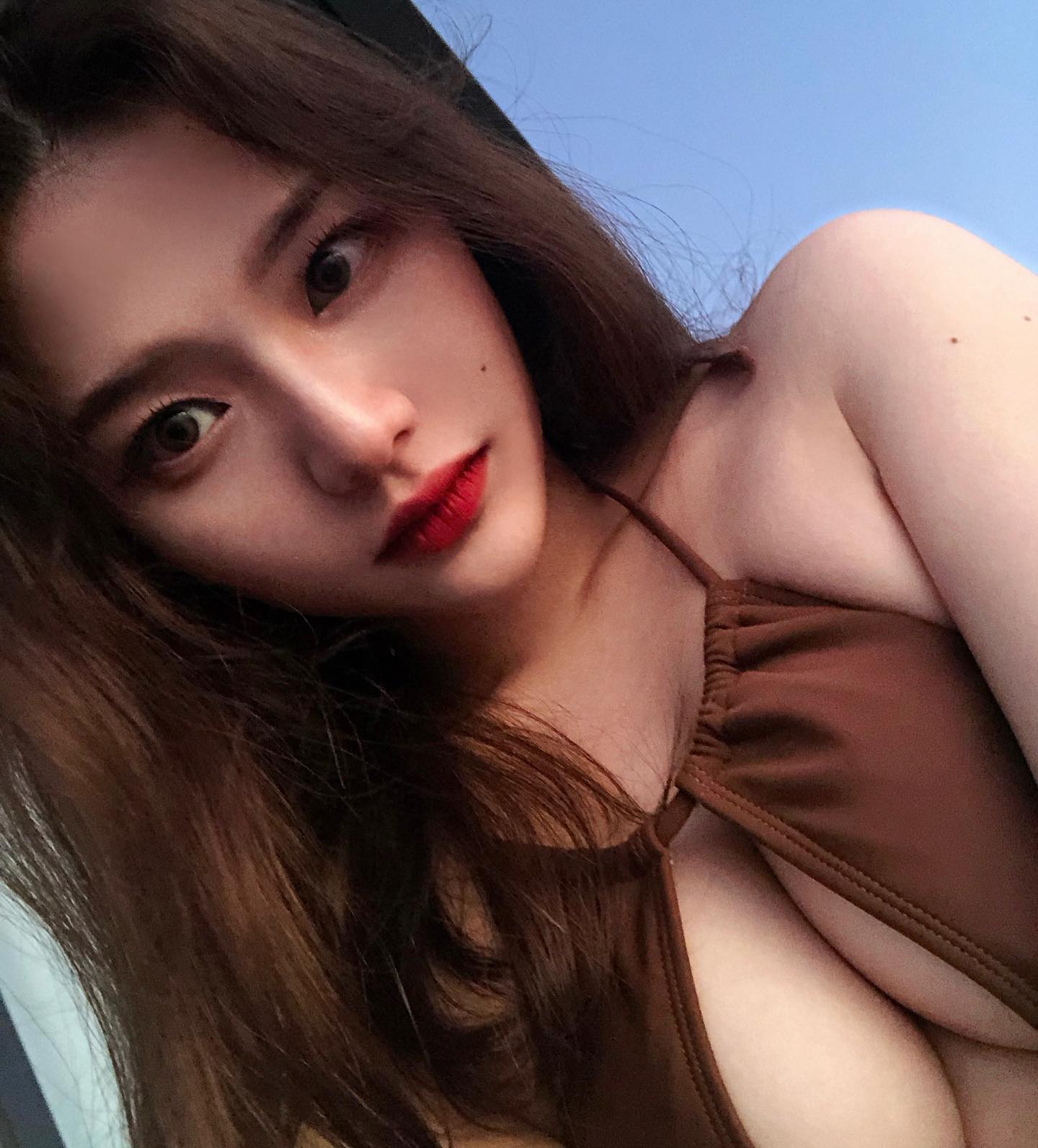 ⠀ 근 한 달간 새로운 친구들과 힘든 일과를 보낸 후 저녁이 되면 거의 매일을 술만 먹었지 낮에 돌아다닌 적이 없었다. 바깥에서 여느 당신들과 함께 할 때 얻는 에너지와 집에서 홀로 쉼을 통해 충전되는 체력의 조화가 절실히 필요한 나에겐 조금은 힘든 나날이였지. 그래도 모나지 않은 당신들을 곁에 두게 된 관계에 감사해야지. 이제 여유 생겼으니 누구보다 열심히 놀아보련다. 뽀로로 김밍숙 응원 부탁드려요- (˘ᵕ˘)
⠀ ⠀⠀ ⠀
