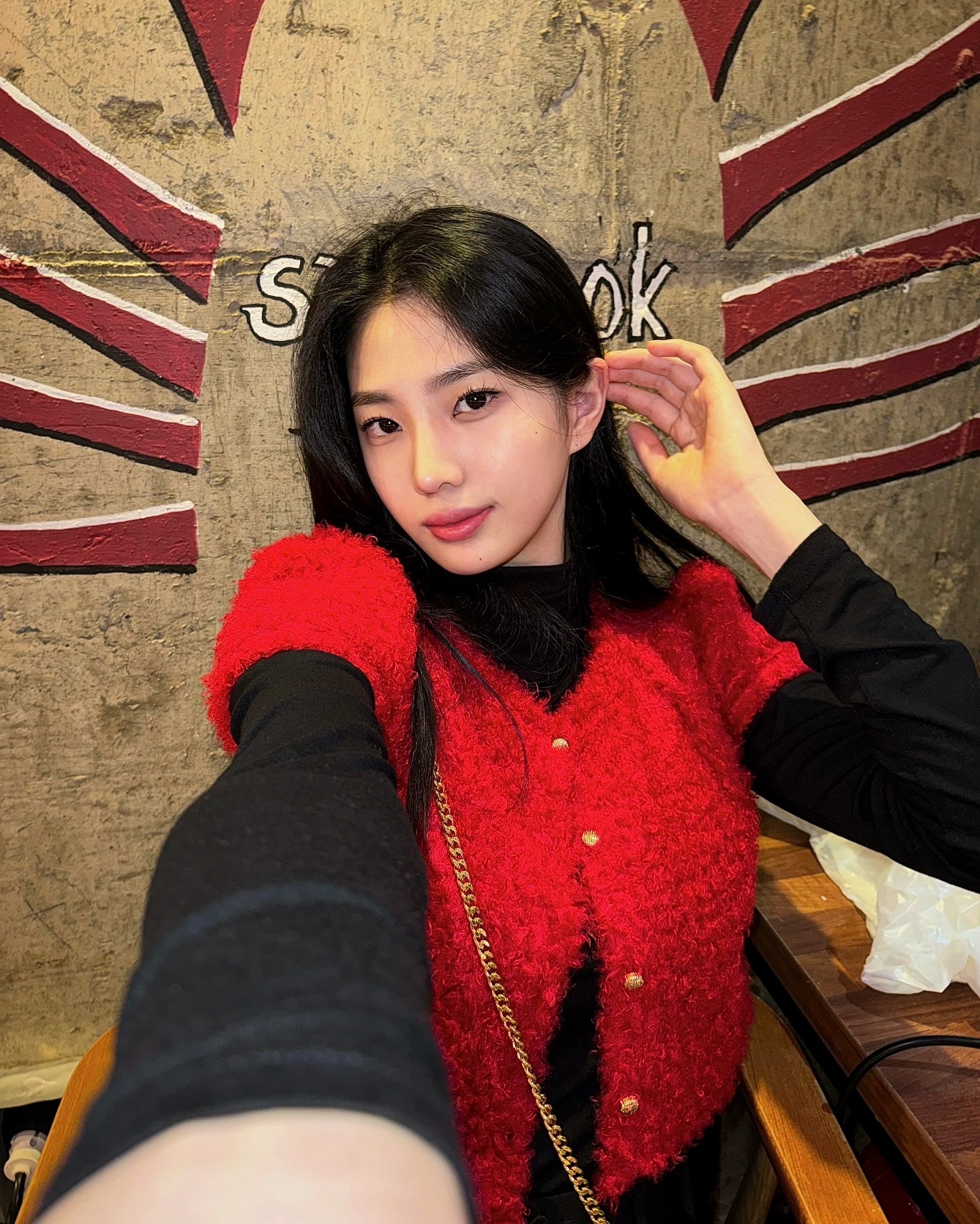 대게 먹으러 갈 땐 빨간 옷을 입어야합니다.