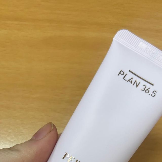 ❤서뤼❤ on Instagram: "#광고 플랜36.5 펩타이드 괄사 리프팅 세럼★ 바스칸바이오제약만의 진정&보습 독자적 특허 성분 함유로, 정제수 대신 병풀잎수 사용으로 피부 진정되며, 8중 히알루론