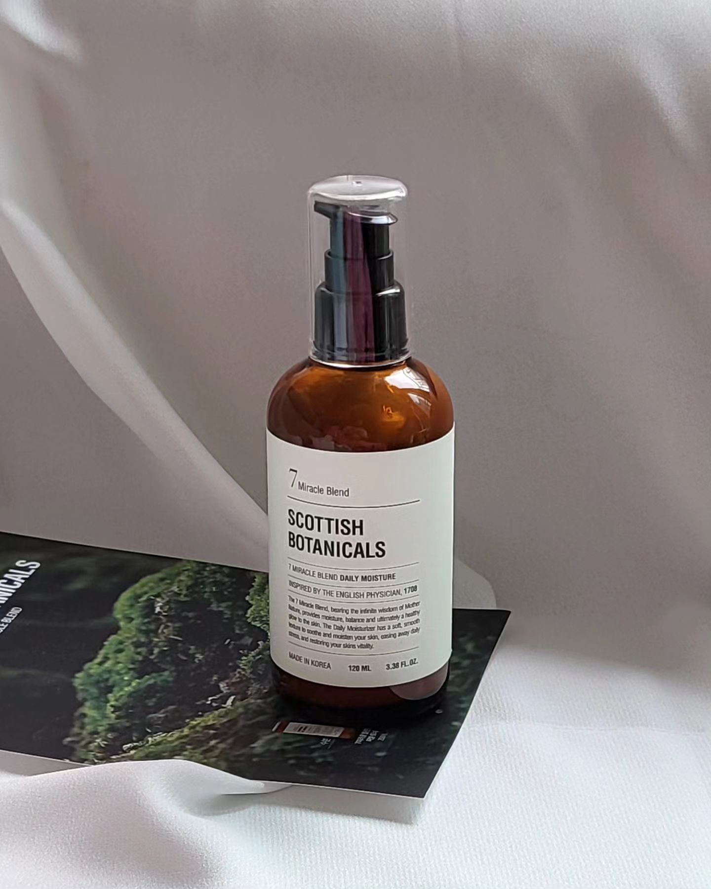 #듀의출근룩 #협찬 #scottishbotanicals 

오늘은 요즘 빠져있는 로션을 소개해볼게요🩷
7가지 허브 추출물니 함유된 스코티시보태니컬 로션입니다
수분은 팡팡 마무리는 깔끔
우리가 바라던 수분케어 그자체💕

720시간의 숙성을 견디며 풍부해진 자연 에너지와 22가지 유해한 성분을 배제시켜 피부에 순함을 전달해 준답니다

내일은 출근룩으로 찾아올게요
따스한 봄 출근룩 기대해주세요🌱