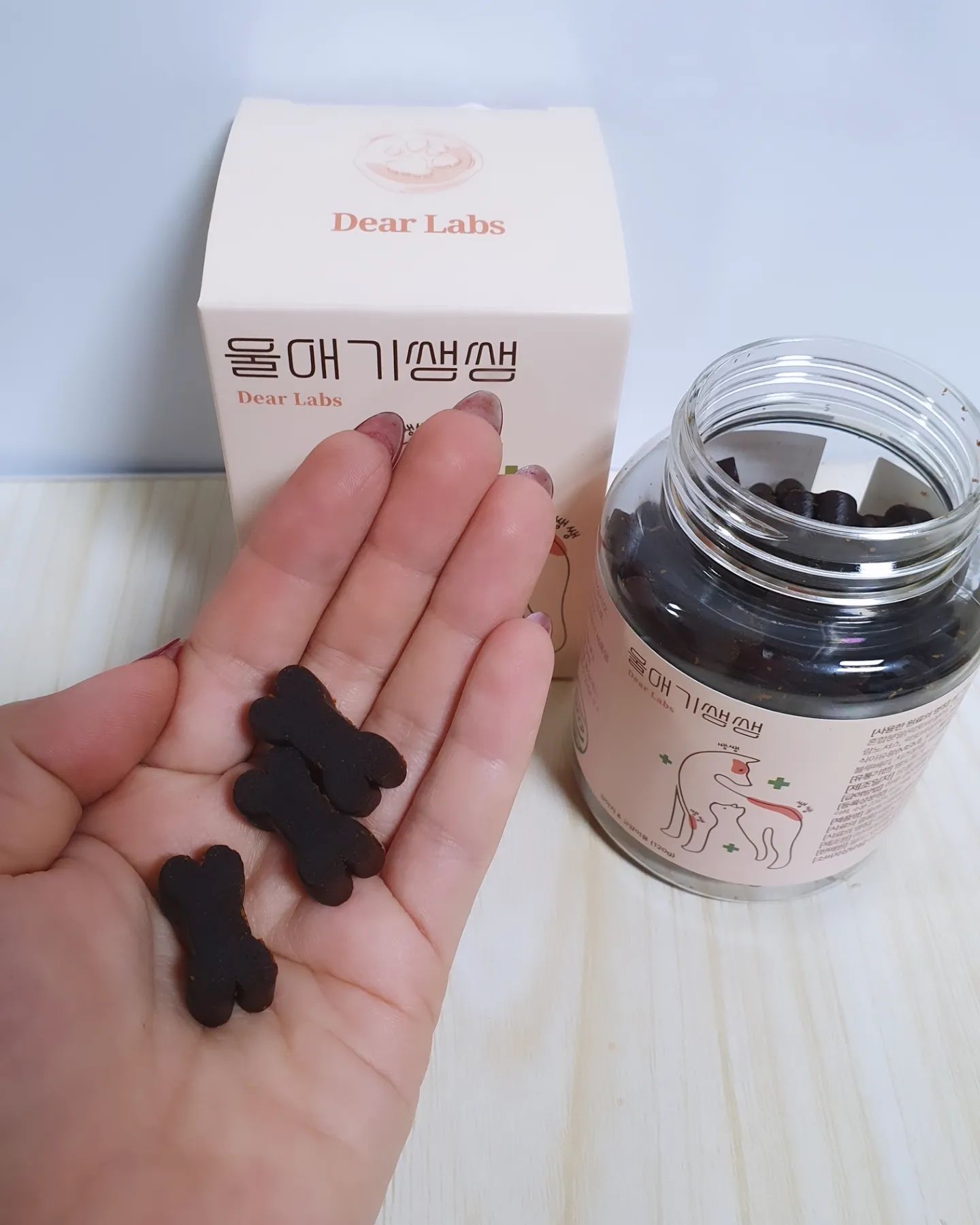 #협찬 #디어랩스 #울애기쌩쌩 #강아지종합영양제 

간식처럼 맛나게 먹으면서 건강해지는 강아지영양제를 찾다가 
💛디어랩스 울애기쌩쌩💛 강아지종합영양제를 먹이고 있어요~
.
.
⭕ 기호성이 좋아서 노견도 잘 먹는 영양제로 유명한데요, 입맛 까다로운 울 강쥐 두마리들이 정말 잘 먹어줘요!! ^^

⭕ 눈물, 관절, 피부, 면역, 장 케어를 한 번에 하는 강아지종합영양제라서 건강관리가 간편해요~!

⭕ 5,000건 이상의 극찬 후기들이 많아서 믿고 주문했는데 정말 잘 먹어줘서 맘에 들어요!!

⭕ 가수분해 오리고기를 사용해서 알러지 부담에서 자유로우니까 제 맘이 다 편안해요~

⭕ 눈, 피부, 관절, 면역, 장건강에 필수적인 성분을 사용해 만들어진 영양제라서 쌩쌩해졌다는 후기가 유독 많더라구요~
.
.
울애기쌩쌩 먹으면서 울 13살 하양강쥐 아가가 걷는 속도가 빨라졌어용 ㅎㅎ
요즘엔 경보하면서 따라다니기도 벅차더라고요.. ㅎㅎ 너무 좋네요. ^^

강쥐에게 영양제를 간식처럼 맛나게 먹이면서 건강하게 기르고 싶은 견주분들께
💛디어랩스 울애기쌩쌩💛 강아지종합영양제를 너무나 추천드려용~! ^^
.
.
디어랩스 울애기쌩쌩 강아지종합영양제
👉 구매좌표
https://dearlabs.kr/STORE/?idx=11
.
.
.
#DearLabs #노견 종합영양제 #눈물자국 #강아지피부염 #슬개골탈구 #반려동물면역 #쌩쌩 #강아지면역 #강아지면역케어 #강아지관절건강 \
#맞팔 #맞팔해요 #멍팔 #멍팔해요 #멍스타 #멍스타그램 #소통 #소통해요 #선팔하면맞팔 #선팔환영 #좋반 #좋아요반사