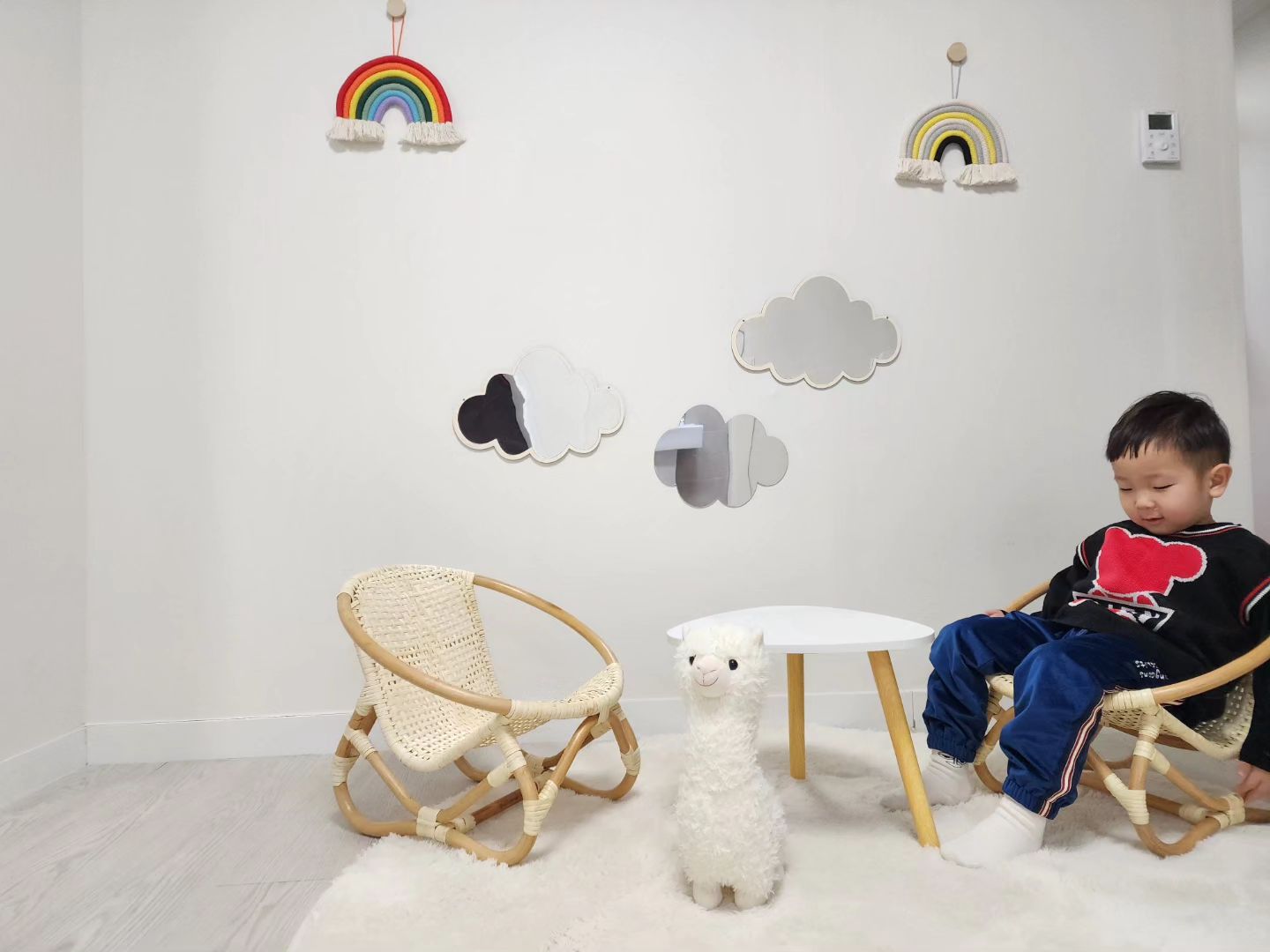 #장소협찬
#가평키즈풀빌라
#하루키즈풀빌라

haru_kids_ 

아이들이 신나게 뛰어놀 수 있는 넓은 공간 !
정글짐에 미끄럼틀까지 ❤️ 
#온수추가 해서 따뜻하게 물놀이도 할 수 있는 #가평풀빌라
방도 2개에 저상형패밀리침대로 #꿀잠 가능합니다.
ㅋㅋㅋㅋㅋㅋ

하루키즈풀빌라에서 아이들과 신나게 놀고 왔어요. ❤️

방학동안 집콕만하기 너무 아쉬워요.
#가평여행 계획 세우신다면 하루키즈풀빌라 추천해봅니다. :)