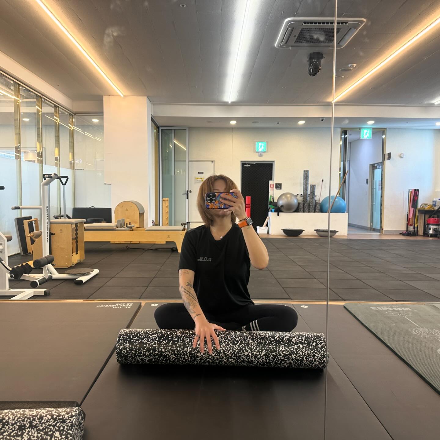 아직 헬린이라서 몇분할 뭐 그런건 모르겠구요 😅 
그때그때 되는대로 운동하는 편이라서 
어제는 상체! 오늘은 하체! 
근육통 적은쪽으로 뿌시고 있는 중‼️ 
 
그런 의미로다가 오늘 하체 했으니 
내일은 또 상체를 조져야겠네..? 🤭 
 
 
 
#운동하는여자 #헬스 
#언제나조져지는건나였다