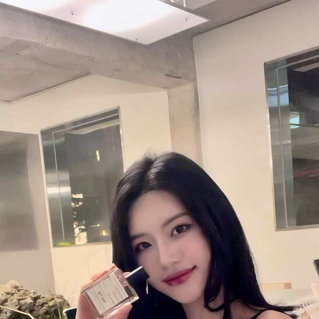 서다정 on Instagram: "향기로 기억되는 사람은 잊기 어렵다. 당신은 무슨 향인가요? 평소에도 향수에 관심이 많아서 향수 공방 클래스해보고 싶었는데좋은 기회로 #닷노트 성수점에 다녀왔어