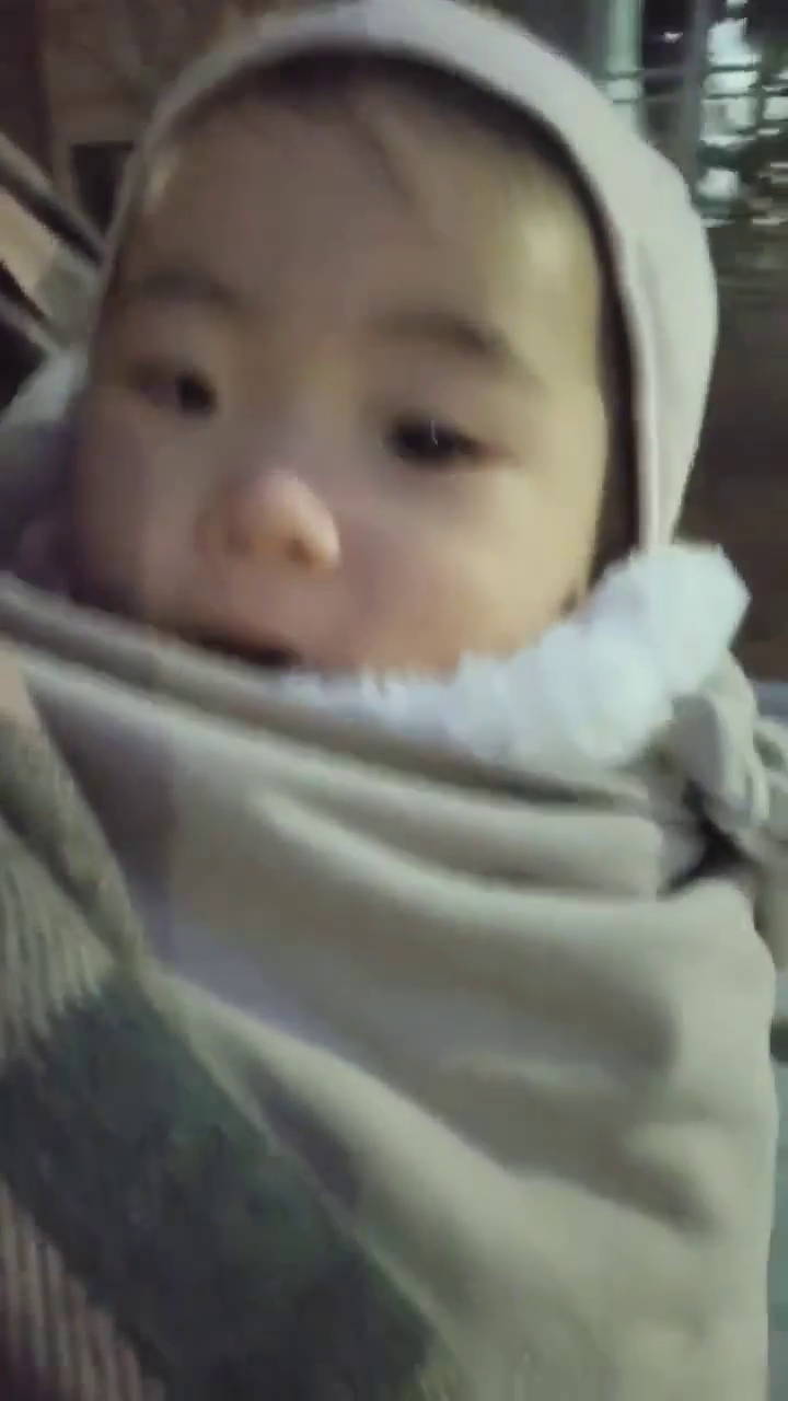 #첫줄

#하엘#감기😷 

#아빠찾는하엘이

#돈벌고갈께😭#아빠는열일중

#애미가고생이많다