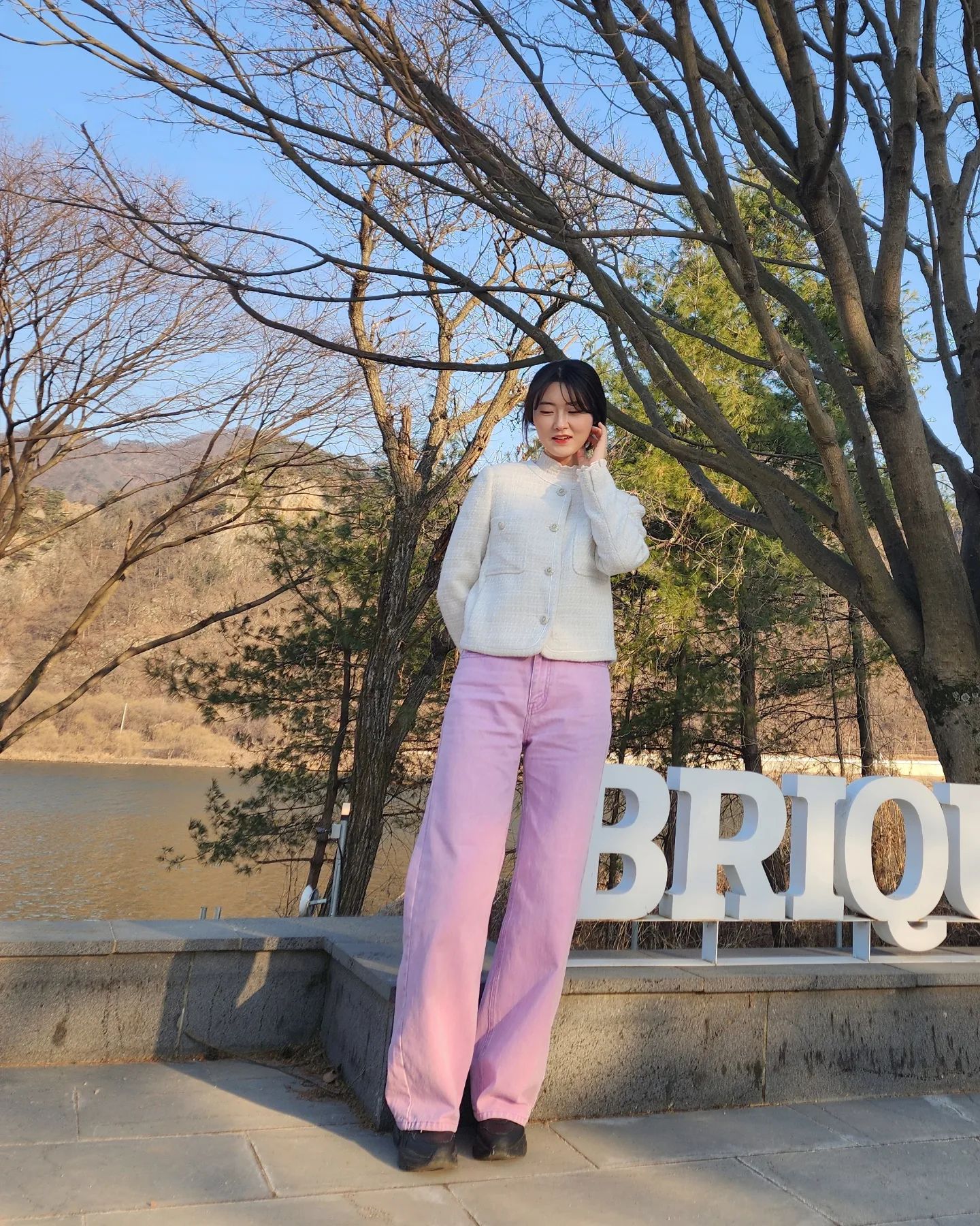 봄분위기 물씬풍기는 자켓❤️
#데일리룩 으로 필수템

soup_official #soup #로맨틱