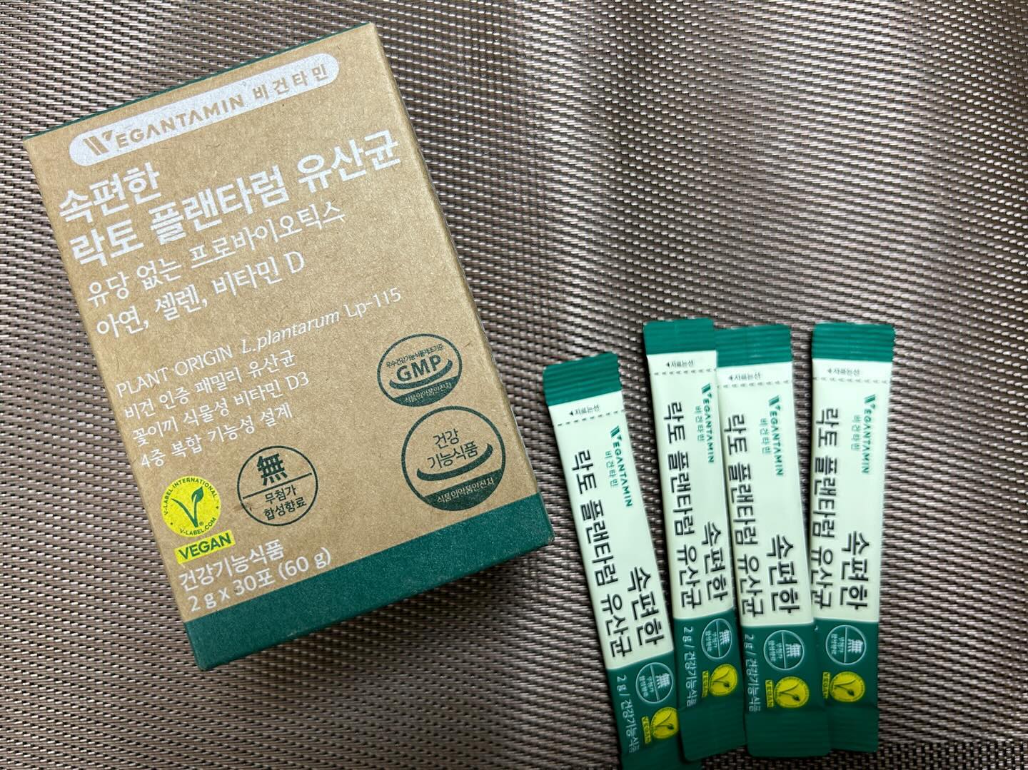 #협찬 #비건타민 #속편한락토플랜타럼유산균 #식물성유산균#비건유산균#임산부유산균 #신바이오틱스유산균 #유당없는유산균 #락토프리#유당불내증 #어린이유산균 #비건영양제 #비건비타민

짜잔〰️‼️ 평소에 장이 너무 안 좋아서
유산균 없는 일상은 꿈도 못꾸네요😳
근데 또 유당이 없는 락토프리 유산균이라 
더 좋아요🩷

가루 형식인데 곡물 맛이 나서 
정말 맛있게 먹을 수 있고
저는 오히려 공복에 이걸 먹으면 
밥이 더 땡기더라구요 ㅋㅋㅋ😆

비건 인증 건강 기능성 식품이라
내심 더 안심하고 섭취 할 수 있다는 것도 장점!
앞으로도 꾸준히 잘 먹어 볼게욯ㅎ🎁