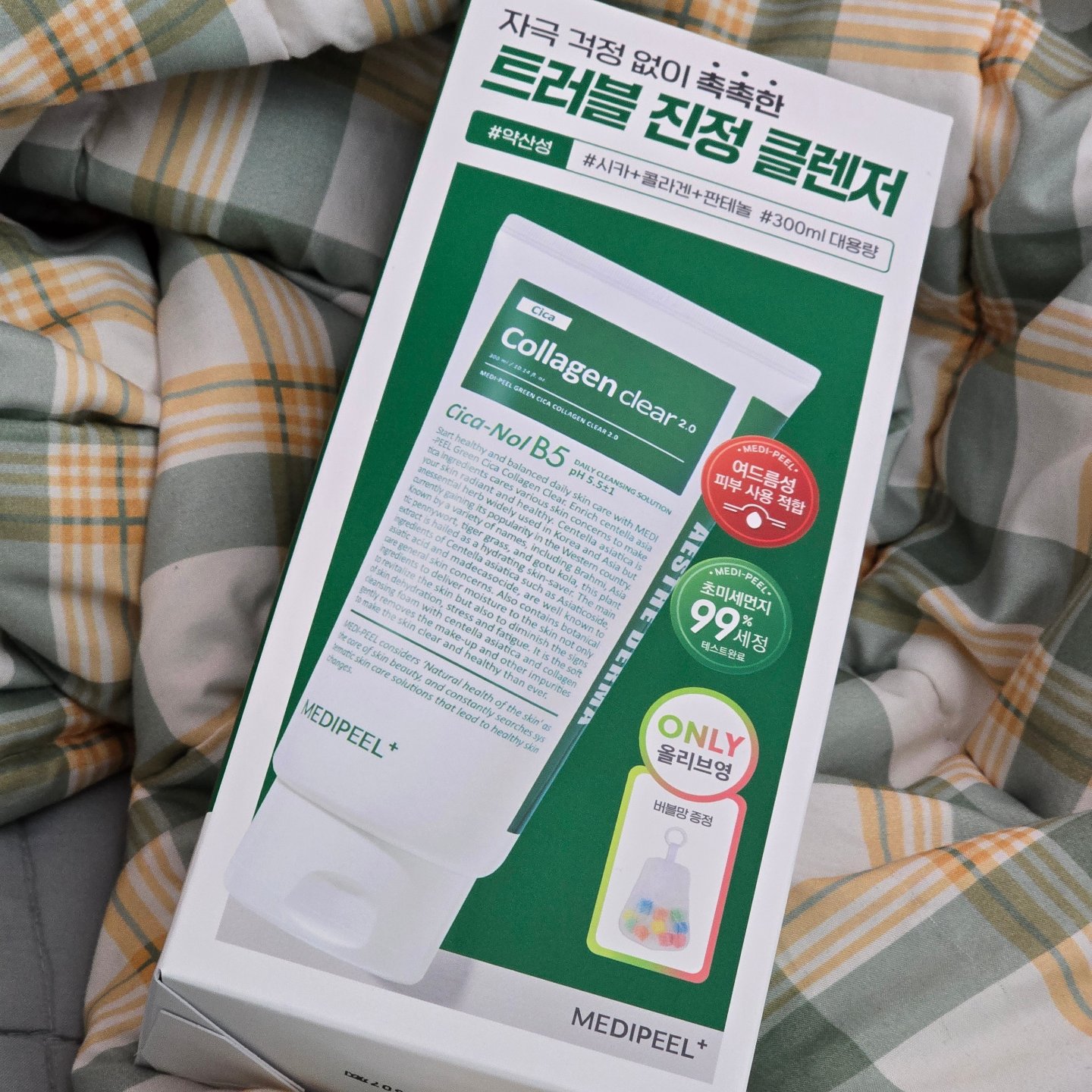 #협찬

기존에도 제품을 써봤었는데 그것보다 한번 더!
업그레이드 된 시카 클렌저 소개해드려요🫧

세안에 진심인 분들 주목!
이번 업그레이드 포인트 3가지👍👍👍
✔️ 시카(일반) -> 제주시카로 더 진정에 힘을 더했고
✔️ 초미세먼지 세정에도 믿을 수 있고, 여드름 피부가 쓰기 딱
✔️ewg 그린 제형과 약산성 포뮬러로 더욱 순하게

🌿올리브영 단독 구성으로 매쉬 스펀지와 클렌저를 함께 만날 수 있구요!
🌿 12/7일까지 행사도 한다고 하니 관심 있다면 지금 올영으로 🏃‍♂️🏃‍♀️💨💨

#메디필 #medipeel #메디필클렌징폼 #그린시카콜라겐클리어2.0 #그린시카콜라겐클리어젤클렌저2.0 #메디필콜라겐 #폼클렌징 #시카 #판테놀 #진정 #약산성폼클렌징 #미세먼지폼클렌징 #트러블진정클렌저 #약산성젤클렌저 #올리브영 #올리브영클렌징폼 #올리브영폼클렌징추천 #올리브영폼클렌징 #약산성클렌징폼 #올영세일 #올영세일추천템 #올영세일추천