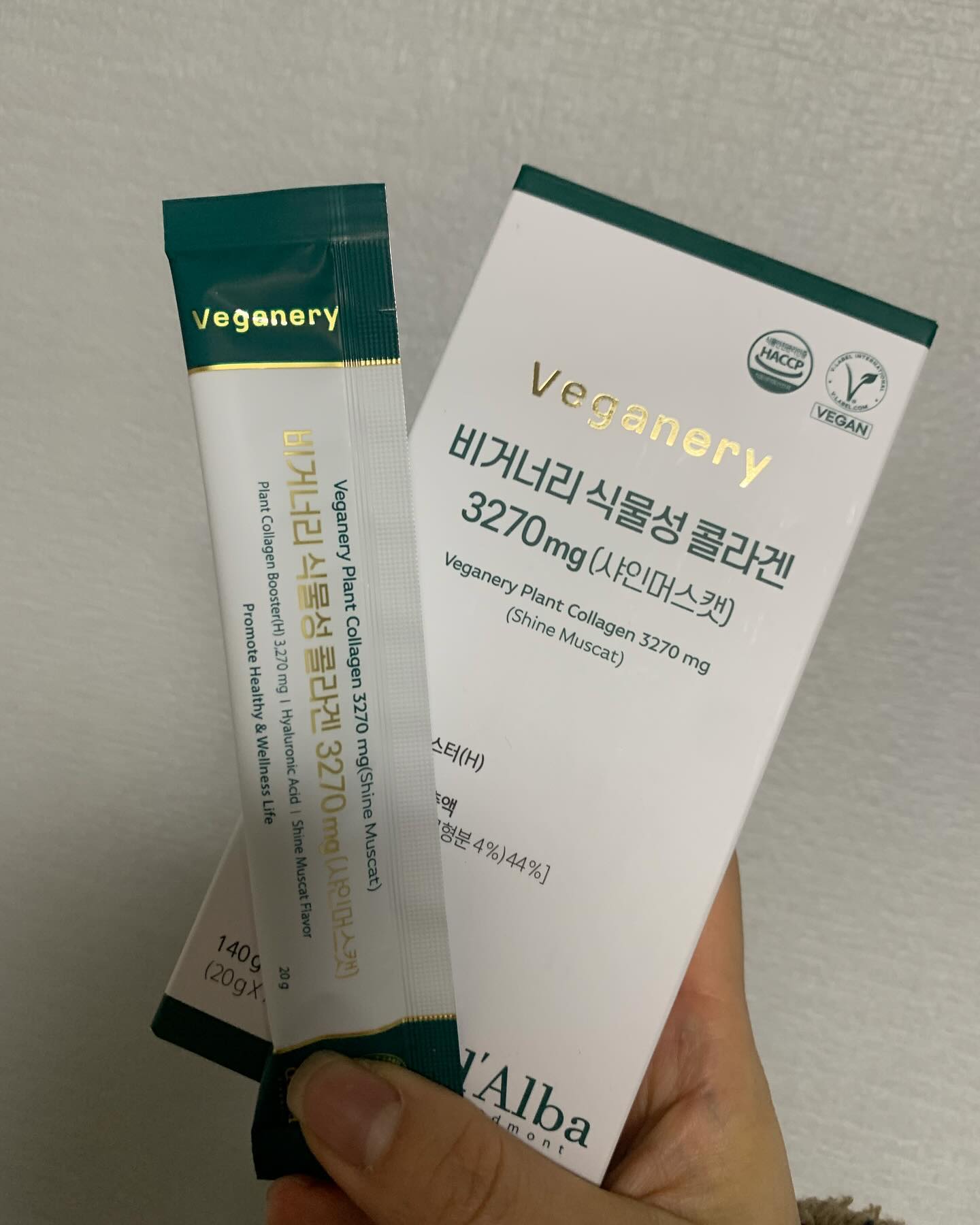 #광고 

여러분~ 안녕하세요 

새해는 밝았어도
피부유지꾸는 계속되야하기에 

안팎으로 에브리데이 
콜라겐안녕하고계신지❤️🥹

사실 한살한살 먹어갈수록
나이탓하긴 진짜 이거 구차하고 뭐하나 

나이야가라 할때마다 
콜라겐쑥쑥 감소하고 있는 덕분(?)이로다가
중력쳐짐 피부탄력꾸 
눈에띄게 시들시들해대는것만 같아
조바심 앤 ㄸ줄 쥰내 탈땐 말입니다….

달바 콜라겐 부스터 젤리로다가
와꾸에 빛광나게끄름 시동 부릉부릉 🔥시작해야할때 아니겠냐며

괜히 젤리 먹고싶어 그런거 아니고(맞을지도) 

맛도좋은데다가 영양까지 도드라져 
식물성 콜라겐 부스터가 

무려  3270mg 함유되어 있는 

달바 부스터 콜라겐 젤리 한입 상큼하게 깨물어 주신다면은 

채식주의자도 다댐벼가능한 
비건섭취각 콜라겐 부스터 젤리로다가 
피부 맑음 상시가능하게 될지 또 누가 알겠습니까😄 뭐시든 

노오력, 네 올해도 노오력이요

게다가 콜라겐은 세월감에 따라 빠져나가는거이 국룰도 이런 국룰 없는거 다들 알다시피 꼬옥 챙겨줘야함이 당연지사라 이왕이면 500달톤 이하의 초저분자로다가 흡수 초빠른 콜라겐 부스터!! 게다가 흔치않은 최애탱글젤리여…💚

그냥 듣보젤리 아니고
믿고쓰는 달바의 제품 공신력답게

먹는것조차 깐깐하기 이를데 그지없소. 320가지 잔류 농약 검사 무사통과는 물론 요샌 넘나리 흔해서 이젠 겁도 안나지만 실제 무쟈게 신경이빠이 쓰이는 미세 플라스틱 및 중금속 그리고 방사능으로부터까지 깨알 안전하게 만들어진 세상깨끗 콜라겐 부스터라오💜😄

콜라겐에 비타민 5종, B1부터 B12, C, D, E까지 골고루 드루가 피부 속보습까지 챙겨주는 히알루론산까지 !! 

영양제로 못챙겨줬던 성분들까지 달바 콜라겐 부스터 젤리로다가 부족한 영양소까지 다 채울 수 있으니 

얼른 빨리 
건조이빠이 바람잘날없는 
겉보기만 멀쩡한 봄바람에 관리안된 피부 장벽 부랴부랴 챙겨야지 하지마시고

지금부터 
맛있고 세상 간편하게 한입깨물면

이너뷰티템이자 
넘나리 귀한 간식대용으로도 
꾸르템이요💛 

피부 상하면 맘부터 상해
이것저것 다챙겨주셨어도 이너뷰티를 위한 저분자 콜라겐 요거 빼놓으셨거나 그동안 가루타입이나 정제된 알약타입등으로 먹었어야해 피곤이빠이 이미 지칠대로 지쳐버린 동지분들 계시다면

이번기회에 
냅따 달바 부스터로 
갈아타셔보시라🔥

속까지 예뻐지는 기부니가 이런기부니구나야 하실거시기야. 

Ps. 게다가 딴거 다 떠나도 
무지맛남🫶🧡💜데헷
 
#비거너리 #veganery #달바 #비거너리콜라겐부스터 #달바콜라겐부스터 #식물성콜라겐부스터 #비건콜라겐부스터 #콜라겐추천

#4세대콜라겐부스터 #맛있는콜라겐부스터

dalba_piedmont