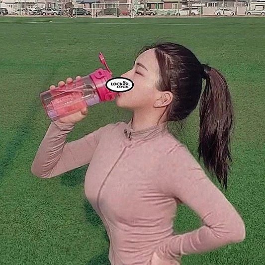 류혜영 on Instagram: “#협찬 락앤락 쉐이커 색감미쳤다구😭❣ 튼튼하고 용량도 690ml라서 하루에 물 4리터 마시는 류류한테 딱👍내장믹서 덕에 쉐이크 타먹어도 뭉침없이 잘 섞이는데 따뜻한