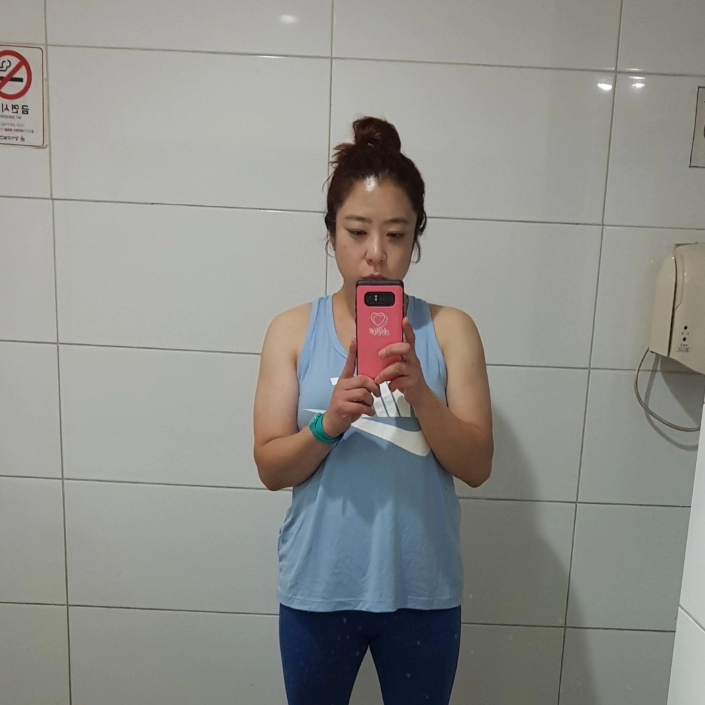 #재키사이클 하던 시절의 나

종아리가 땡겨서 정형외과를 가니 허리가 문제
물리치료받으면 나아지던게.안나아져서
주사도 맞고 도수치료시작~~

물리치료사 선생님이 운동하셨냐고?
다리에 근육이 많다고
예전에 재키탈땐 허벅지 바깥쪽이 갈라졌었는데 ㅋㅋㅋ
물리치료 선생님이 남자들이 굉장히 부러워할 근육이라며~~

다리 근육뿐아니라 전신에 군살빼주고
근육도 늘려주는 #재키사이클

저 사진의 몸무게로는 어느세월에 돌아가려나???

#추억팔이
이제는 못할듯 ㅠ ㅠ