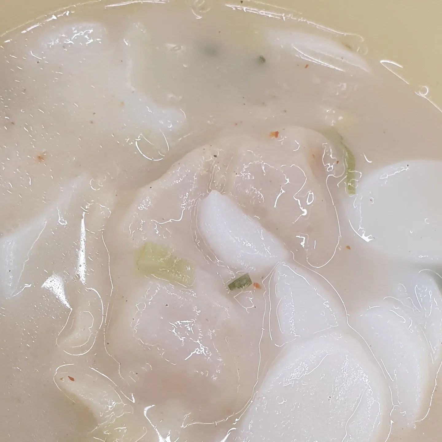 #김치손만두 이 맛은 아는 사람 만 아는 맛
#애제자 눈꼽도 못 떼고 맞이.아니다. 눈꼽은 땠다.

지민이가 건네준 김치와 손만두 
진짜 맛난 음식.

감사한 마음.