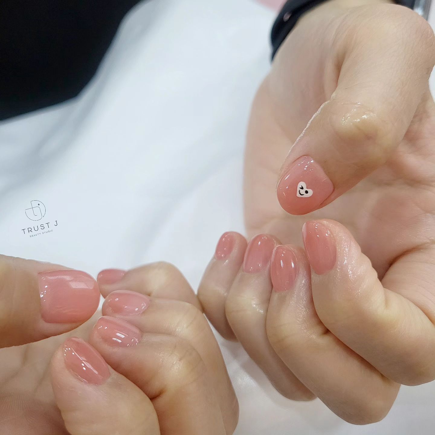 🤍 쪼꼬미 하트 ㄱㅇㅇ..

하양 '𝙏𝙧𝙪𝙨𝙩 𝙅 𝙗𝙚𝙖𝙪𝙩𝙮 𝙨𝙩𝙪𝙙𝙞𝙤' 
⠀
⠀
• 예약문의💌 𝟶𝟷𝟶 𝟾𝟸𝟾𝟻 𝟶𝟺𝟾𝟼
• ⏰️ 𝟏𝟎:𝟎𝟎~𝟐𝟎:𝟎𝟎 심야문의, 일요일 오픈 🤍
• 1:1 예약우선제, 당일예약문의, 주차가능🚗
⠀
trust_yeri
trust_yeri 
trust_yeri ⠀

#경산네일 #진량네일 #하양네일 #영천네일 
#trustj #트러스트네일 #트러스트제이 #손쁜이ෆ