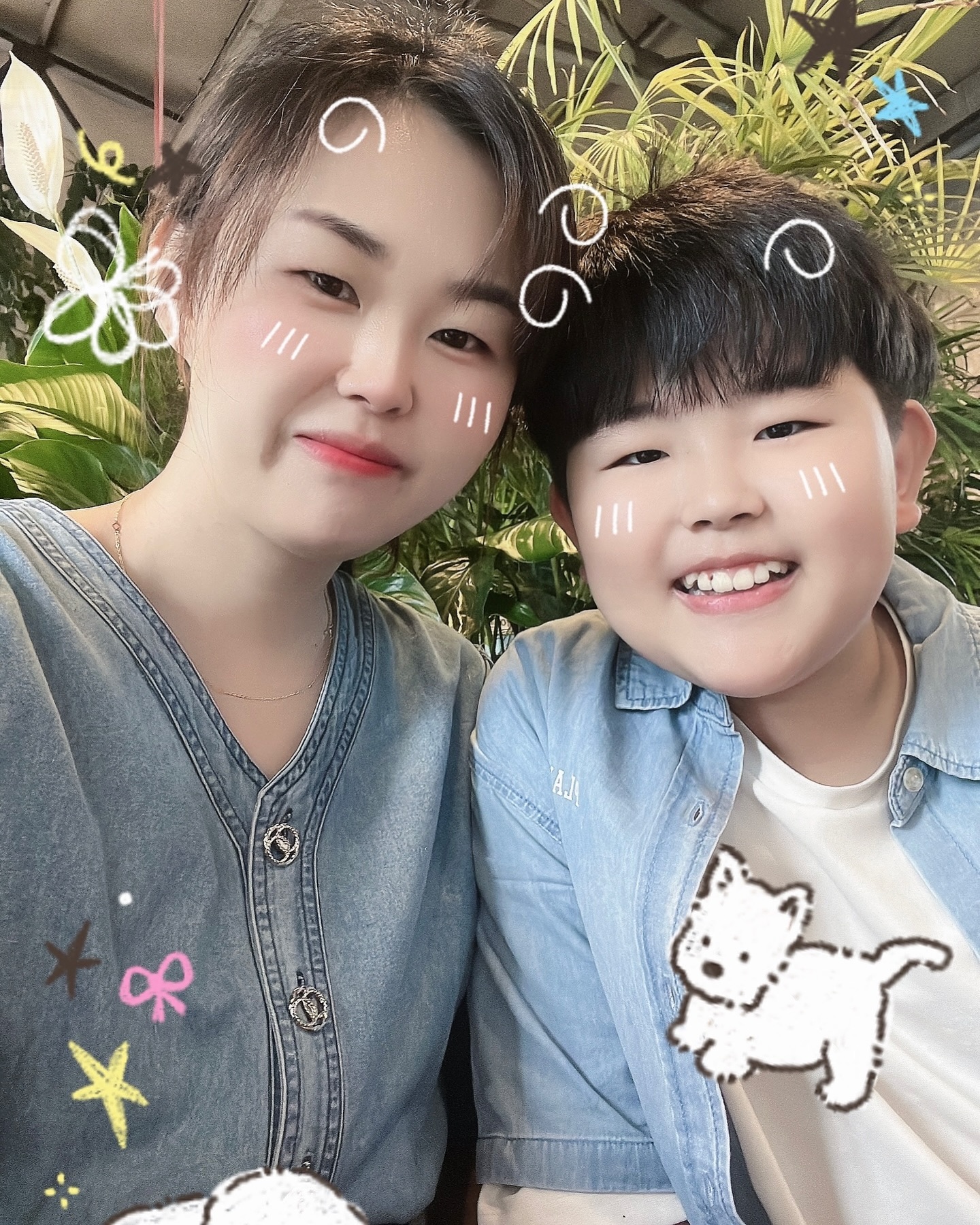 종일 집에 있다가 어디라도 가자고 나선 카페
만화책보고, 학습지도 풀고, 게임도하고
주름과 세월을 지워주는 스노우도 찍음
그리고 그날 이후 지금까지 일반카메라로 셀카 못찍는중
(이건 내가 아니라는 현실부정)
스노우속 존재하는 또다른 나ㅋㅋㅋ

#주말일상