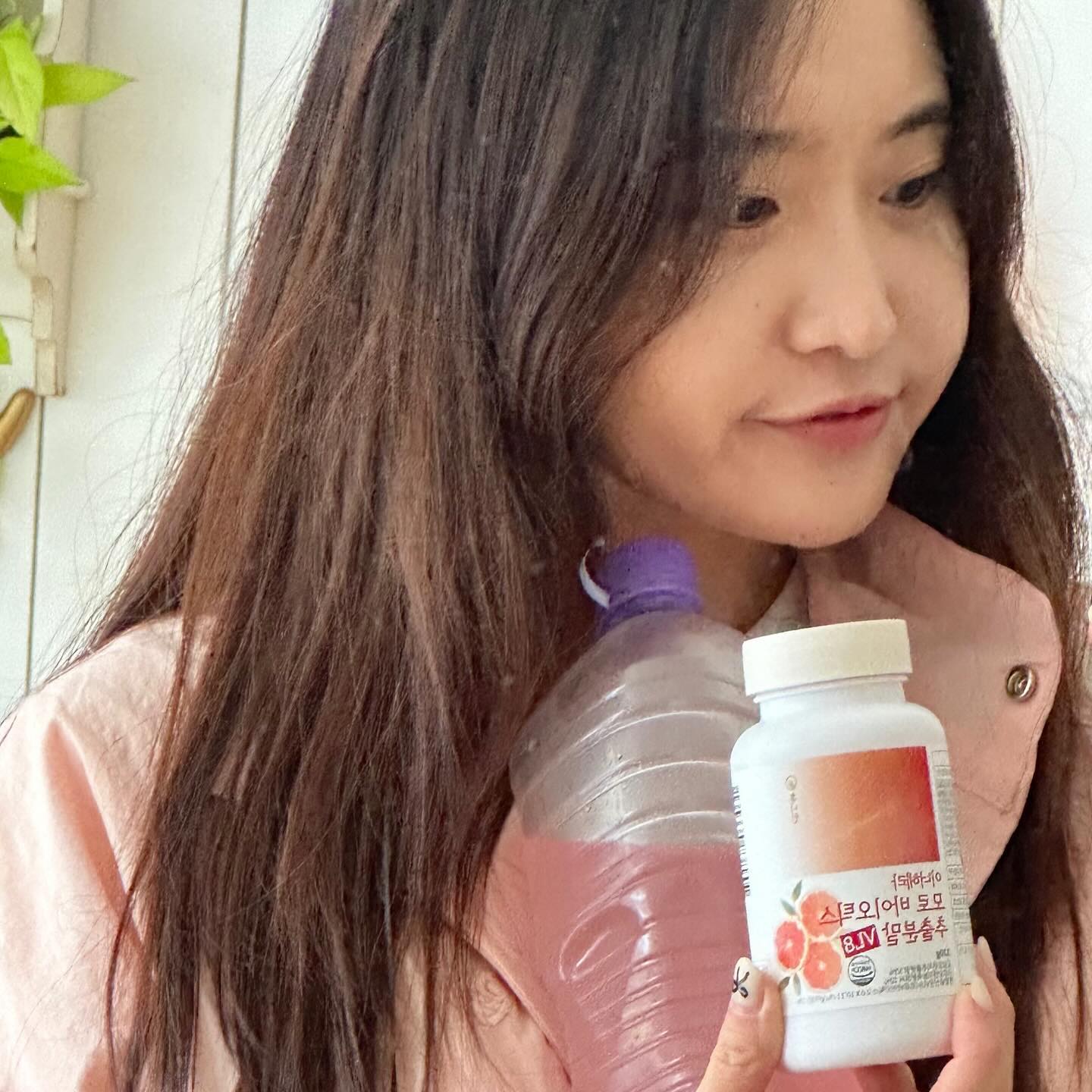 🍊업체로부터 제공받은 제품입니다.🍊

다이어트에 좋은 이너뷰티에 복합기능성까지 ! 이너헤라 모노오렌지 모로실 🧡

이탈리아산 모로오렌지 🍊
질 유래 유산균 함유 ✨

22종혼합유산균 까지 완벽하게 설계되어 있는 이너뷰티템 😝✨

심지어 맛도 있어서,, 아침 저녁으로 한스푼씩 먹어도 되고 그냥 나처럼 물에 태워서 꿀꺽꿀꺽 마셔도 됨,,

요즘 다이어트에 관심 많은 나현에겐 ... 꿀템입니다 .. 헤헷 ..

➰별도의 비타민, 유산균과 함께 복용해도 무방➰

#휴나인 #모로실 #모로오렌지 #모로실다이어트 #휴나인모로실 #휴나인모로오렌지 #유산균 #유산균추천 #프로바이오틱스유산균 #프로바이오틱스