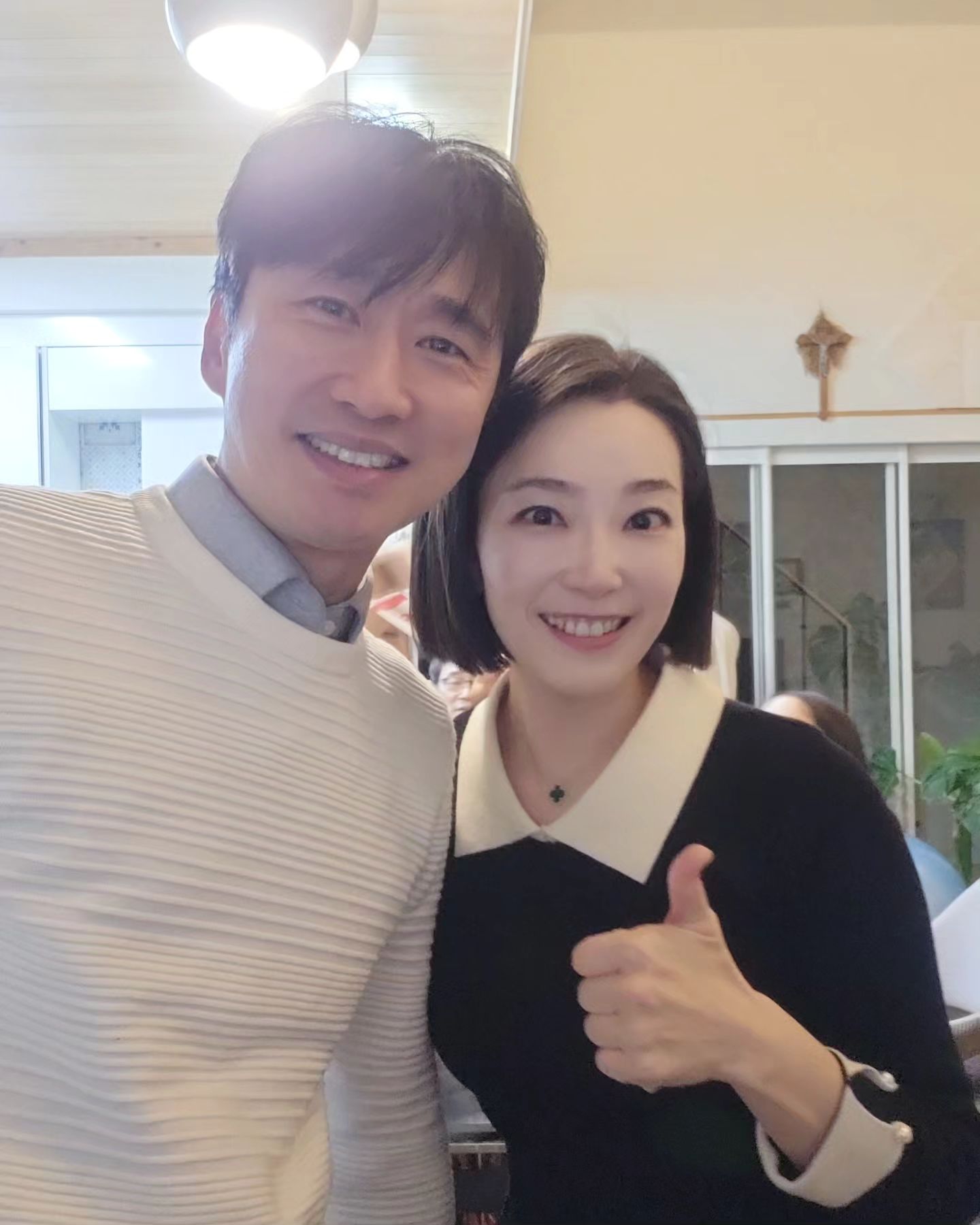 숨은 그림 찾기 1.2.3 👸🤴👸👸🤴
.
이브가 생일인 이프로인지라
언젠가부터 크리스마스이브이브엔 
단둘이 데이트 💚🌟🎄
.
엄빠 다녀오는동안 외갓집에서 더 행복한시간 보낸 아이들과 본격 연휴 시작해요🎍🎄🎇✨️
.
모두 행복한 크리스마스되세요💕
#merrychristmas ❤❤