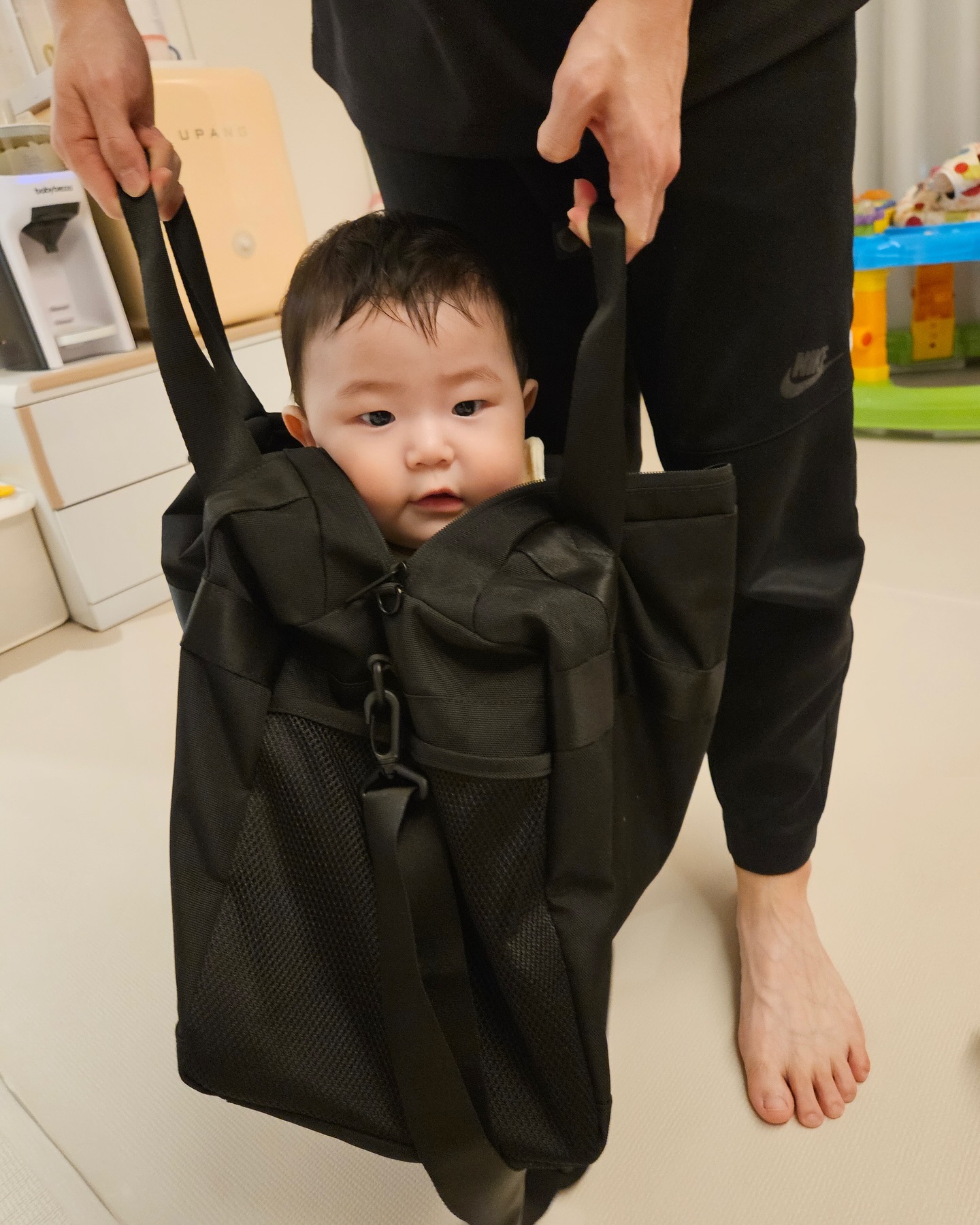 D+301
망태 할아버지다!👹
가방에 쏙 들어가네👶

#육아 #육아스타그램 #baby #boy