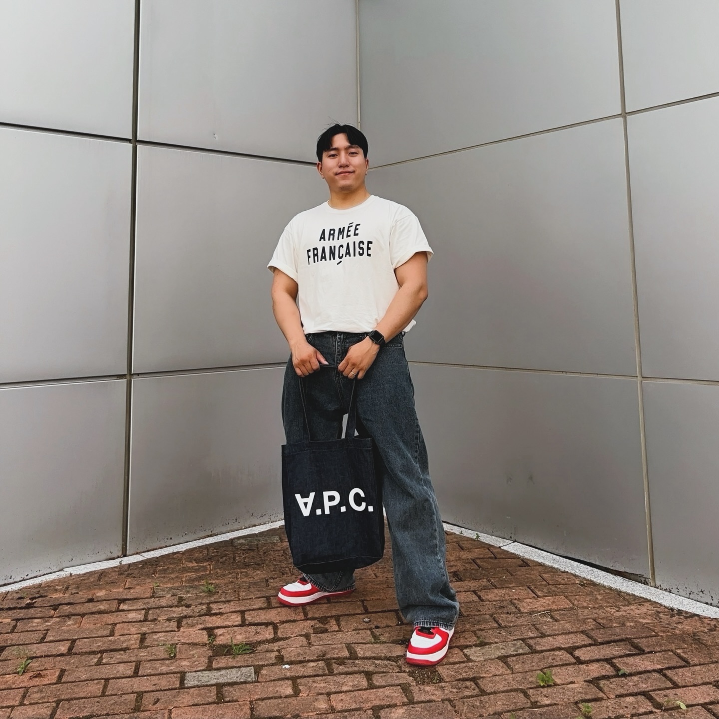 📸
kaneitei 
⠀
ARMEE FRANCAISE SHORT SLEEVE (L)
⠀
오버핏 사이즈로 착용감 좋은 데일리 반팔티에 베이직한 컬러여서 다양한 스타일 매치 가능
⠀
빈티지, 캐주얼 코디 매치에도 👍🏻👍🏻
⠀
#협찬 #카네이테이 #kaneitei #반팔 #반팔추천 #티셔츠 #티셔츠추천
