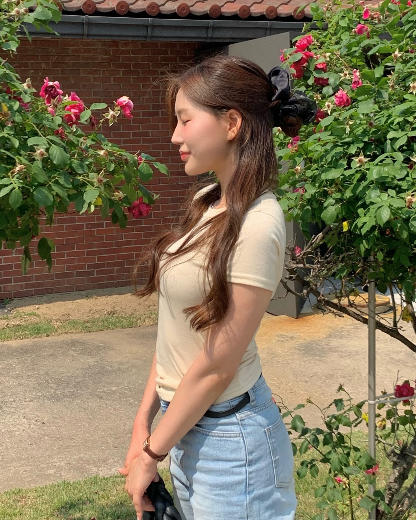 여름에 이런 레몬티 입어주면 넘 상큼하고든여 🍋🫶🏻 봄웜이시면 무조건 추천드리는 컬러입니당 🙌🏻💛💛
.
.
.
.
#여자기본티추천 #여자기본티셔츠 #여자반팔티추천 #여자반팔티 #여자반팔 #기본티추천 #여자쇼핑몰추천 #스토어팜쇼핑몰 #20대쇼핑몰추천 #데일리룩 #dailylook #여름코디추천
