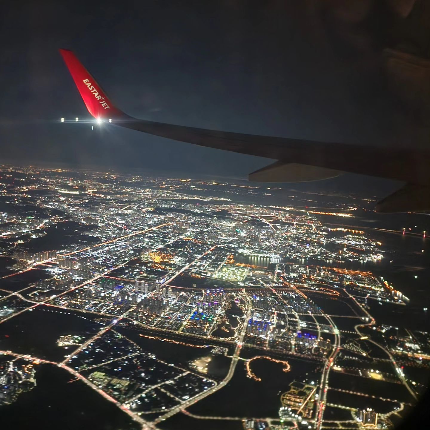 밤비행기🛫

#항공샷
#비행기안에서본야경