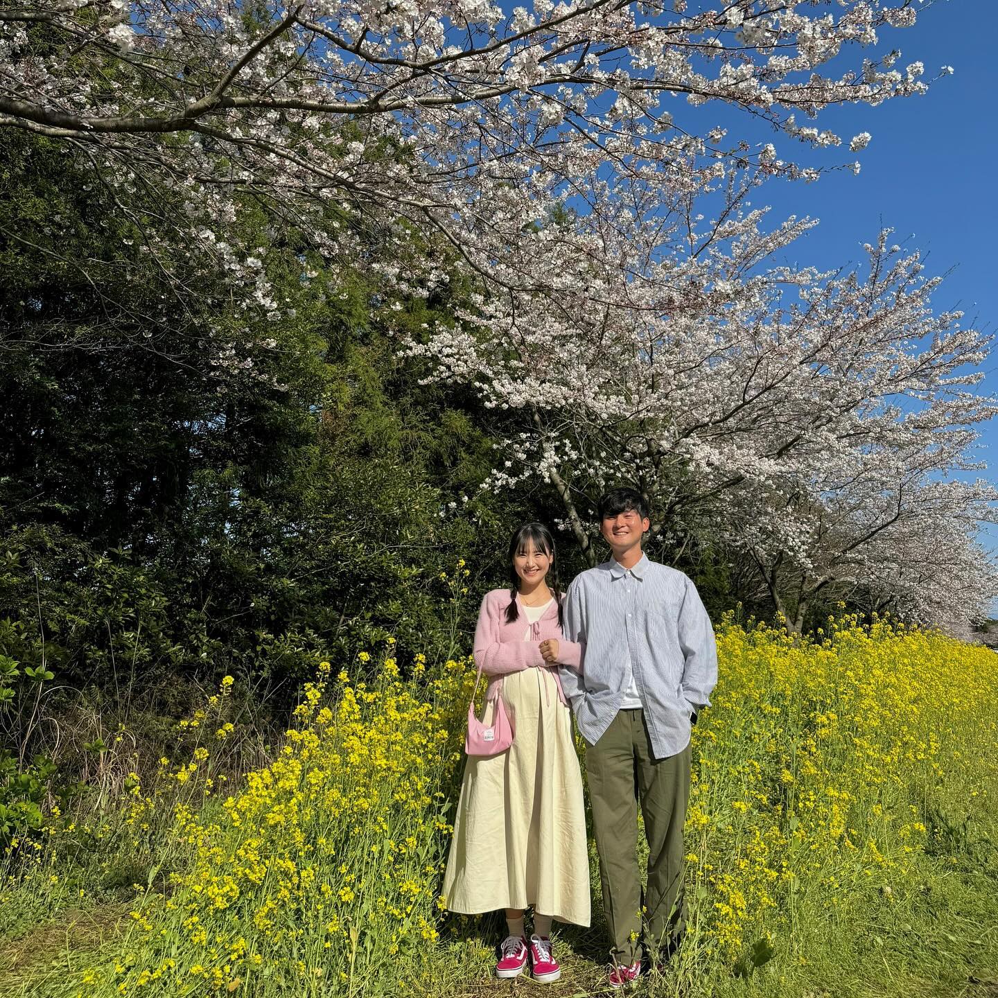 🌸

4월의 시작도 햅삐 -💗
사랑해 봄 ,🌸 그리고 내 가족 🫶🏻

#신혼부부  #제주부부  #제주커플